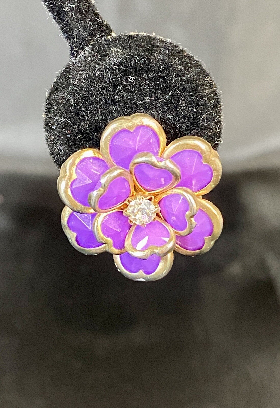 Vintage 1950’s-60’s purple facet gold-edge stone rhinestone FLOWER post earrings