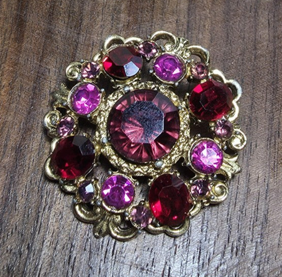 Vtg Unbranded Gold-Tone Pink, Red & Purple Domed Rhinestone Brooch