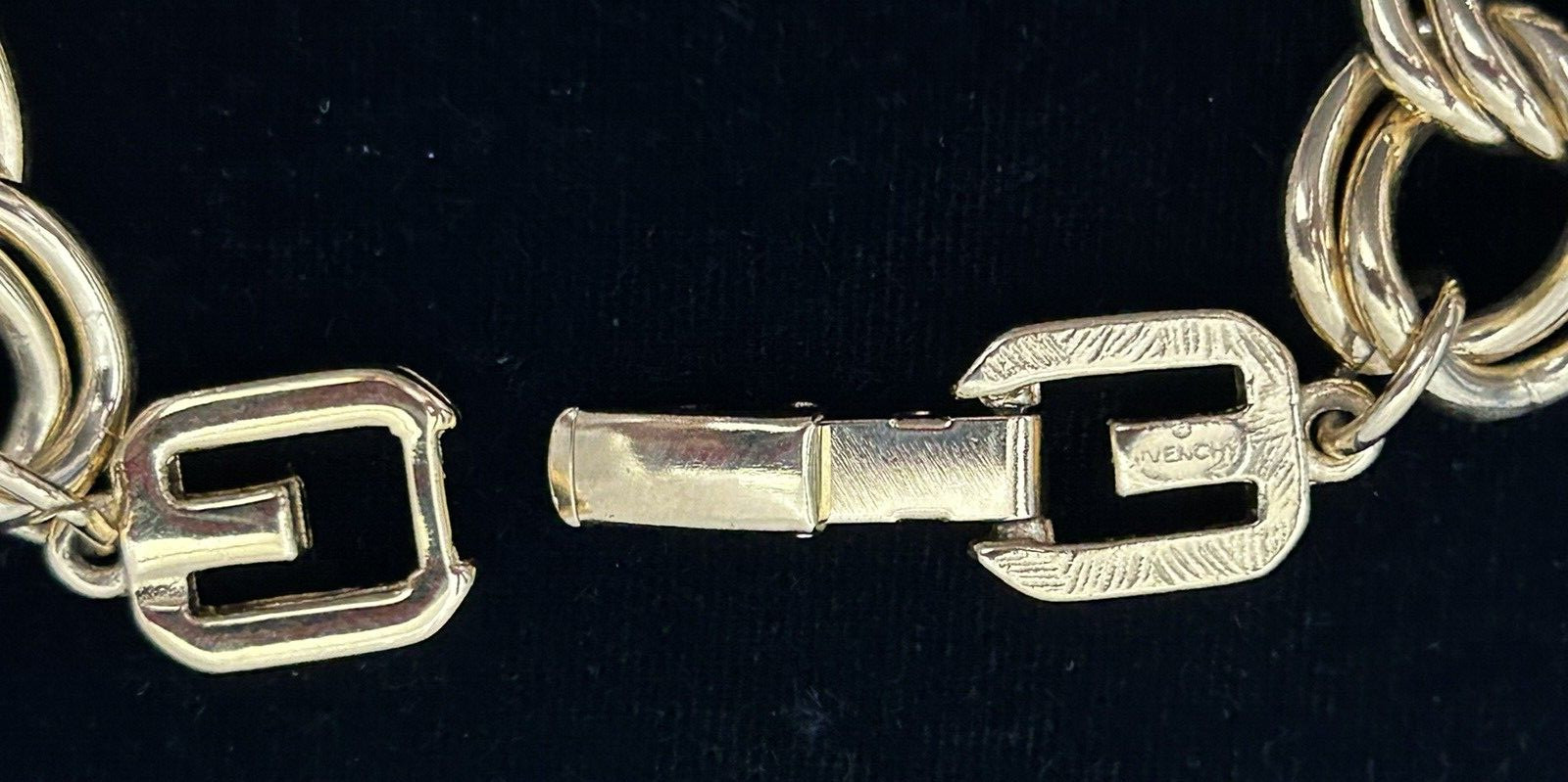 VTG GIVENCHY Gold Tone Bracelet Wheat Spiga Chain 2G Logo Clasp 7.5″ Signed