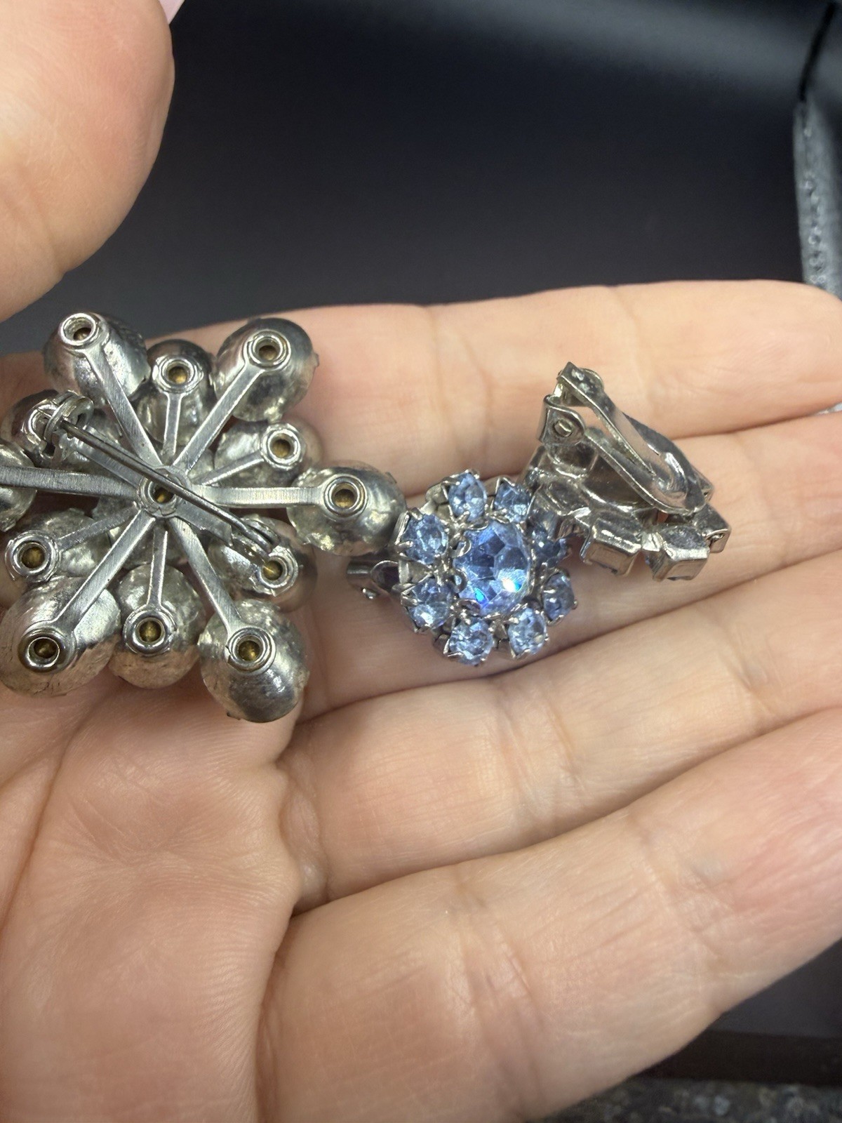 Vintage Unsigned Estate Light Blue Rhinestone Brooch And Clip On Earrings Set