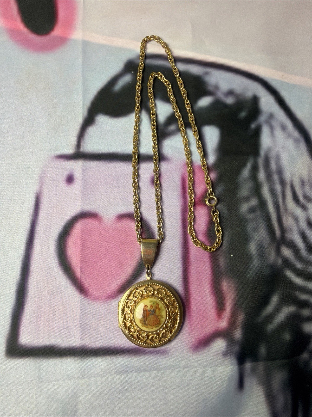 Vintage Fragonard Courting Couple Locket Necklace Gold Tone Filigree 24″