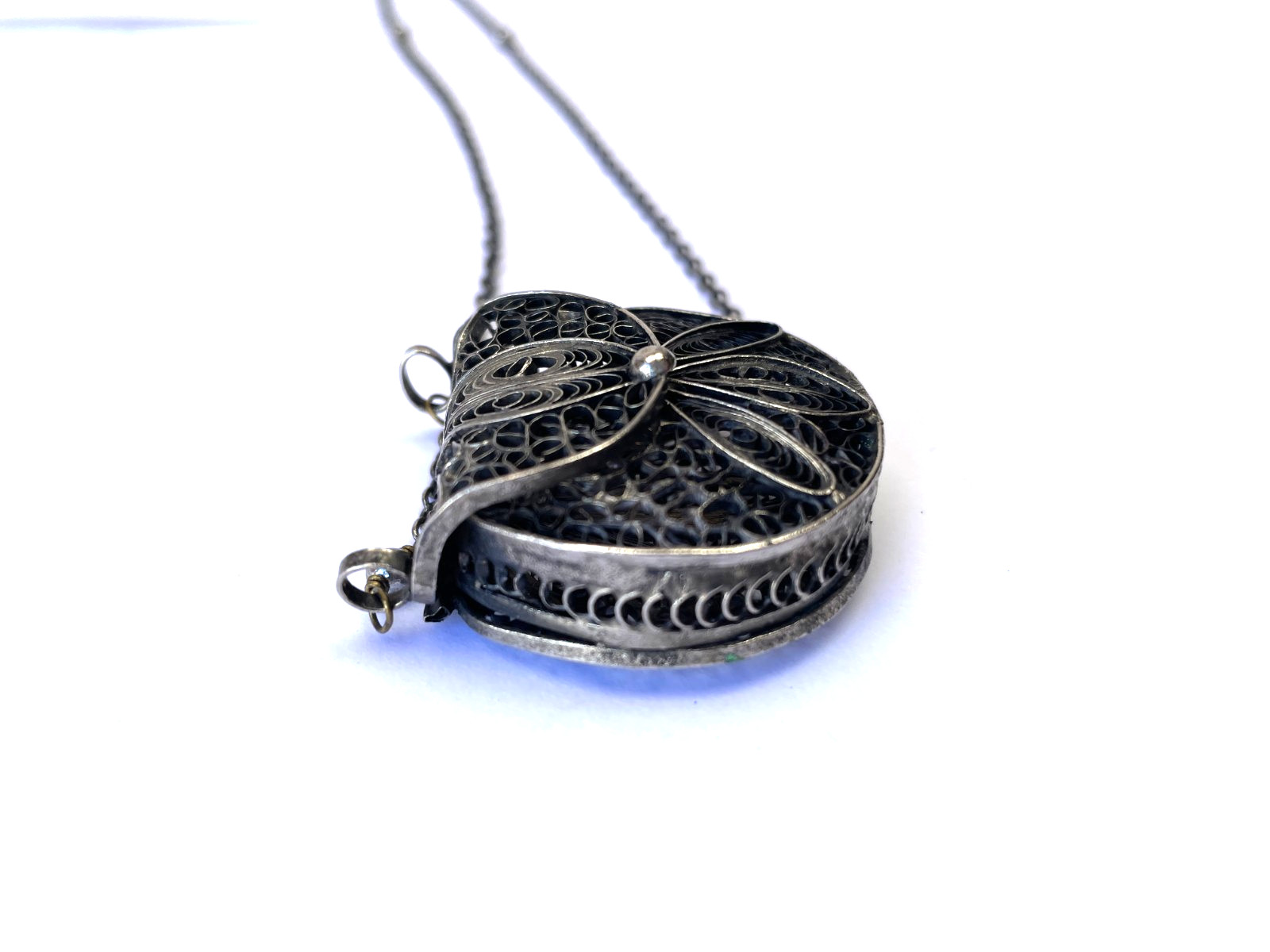 Vintage Filagree Metal Silver Tone Coin Purse Pendant Long Necklace