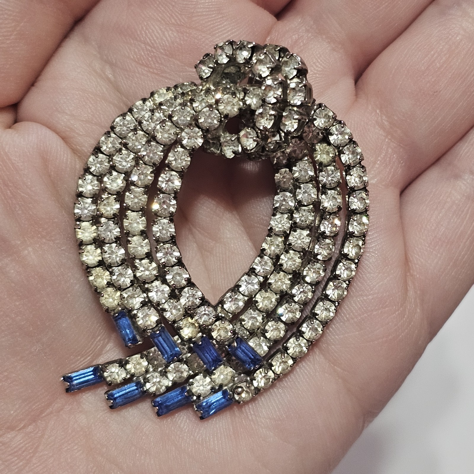 Vintage Blue Rhinestone Knotted Ribbon Pendant Arched Swirl Silver Tone Beauty