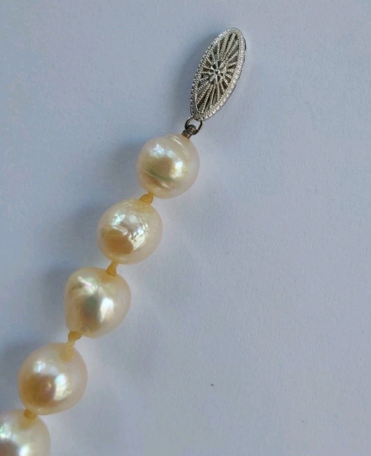 Vintage Baroque Champagne 16″ Ladies 8MM Pearl Necklace w/14KT Gold Clasp 31.6 G