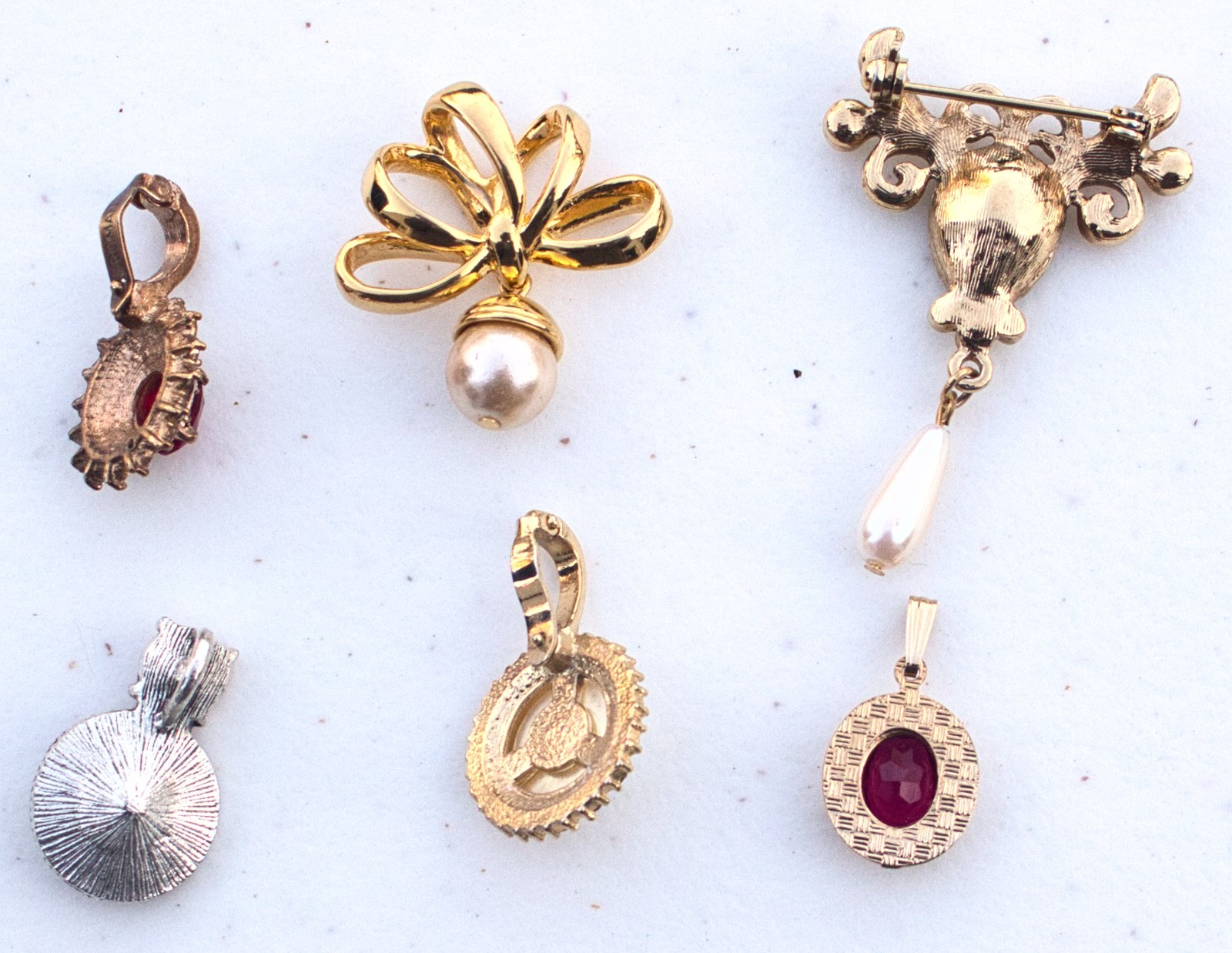 Vintage to Now Lot of 6 – 5 Pendants / 1 Brooch – 2 signed – no chains included