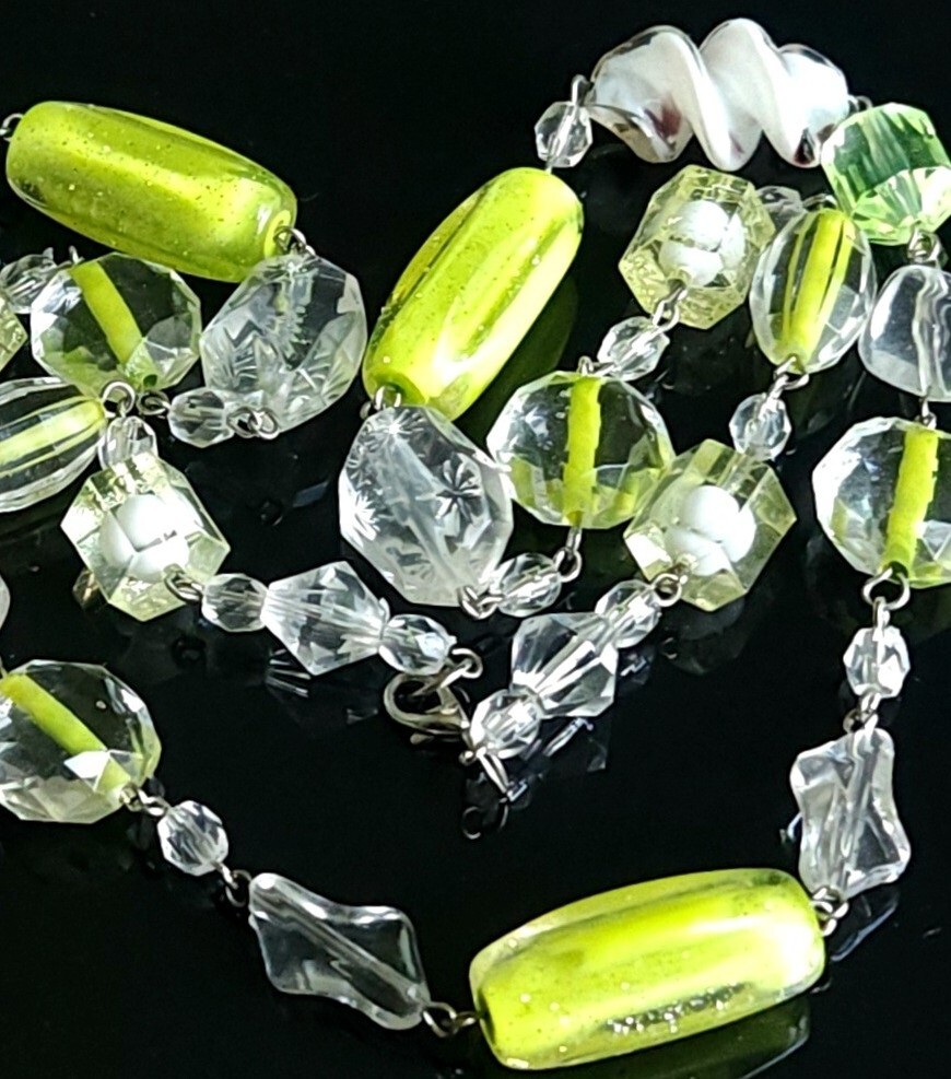 Vintage Estate UV Reactive Necklace Twist Art Glass Lime Green Acrylic Carved