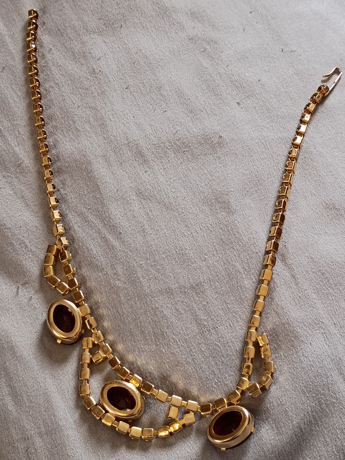 Vintage 14″ Root Beer Color Rhinestone Choker Necklace.