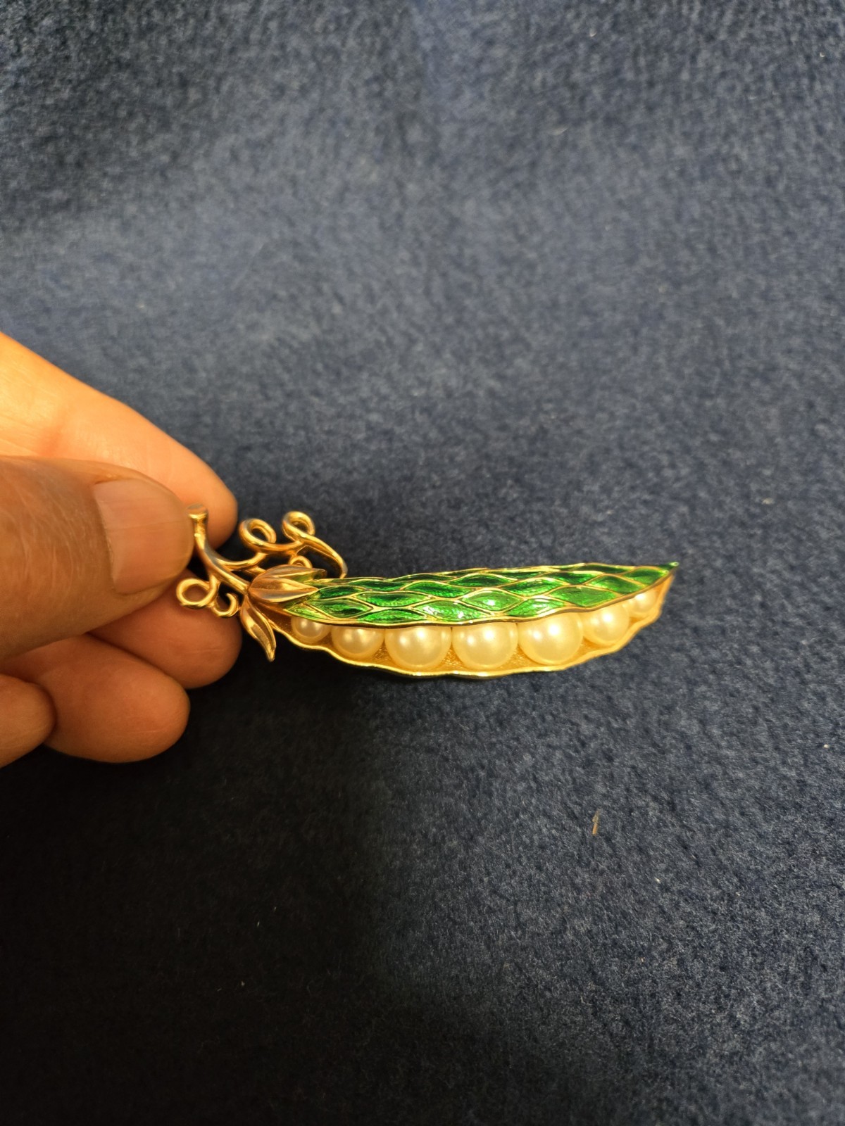 Vintage Crown Trifari Pearl Peas in Green Enamel Pod Brooch Pin