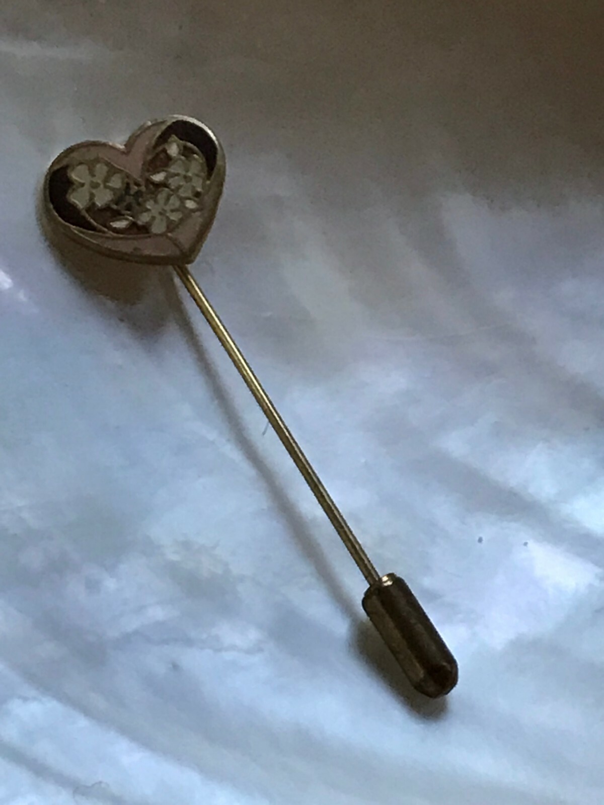 Vintage Dusty Purple & Pink w White Flowers Enamel HEART Goldtone Stick Pin –