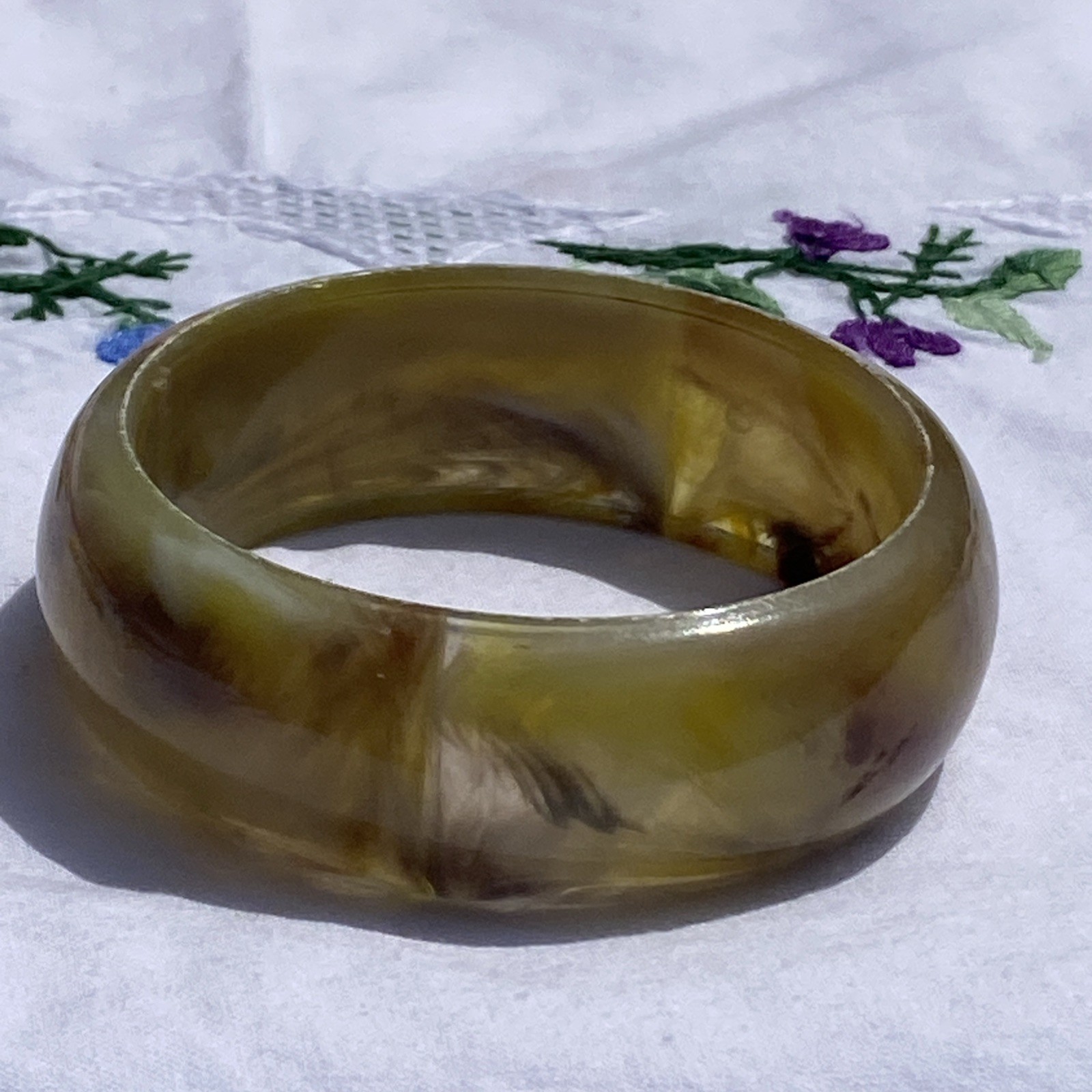 OLD HARD PLASTIC SEAM MUTED MARBLIZED SHADES OF EARTHTONES GLOW BANGLE BRACELET