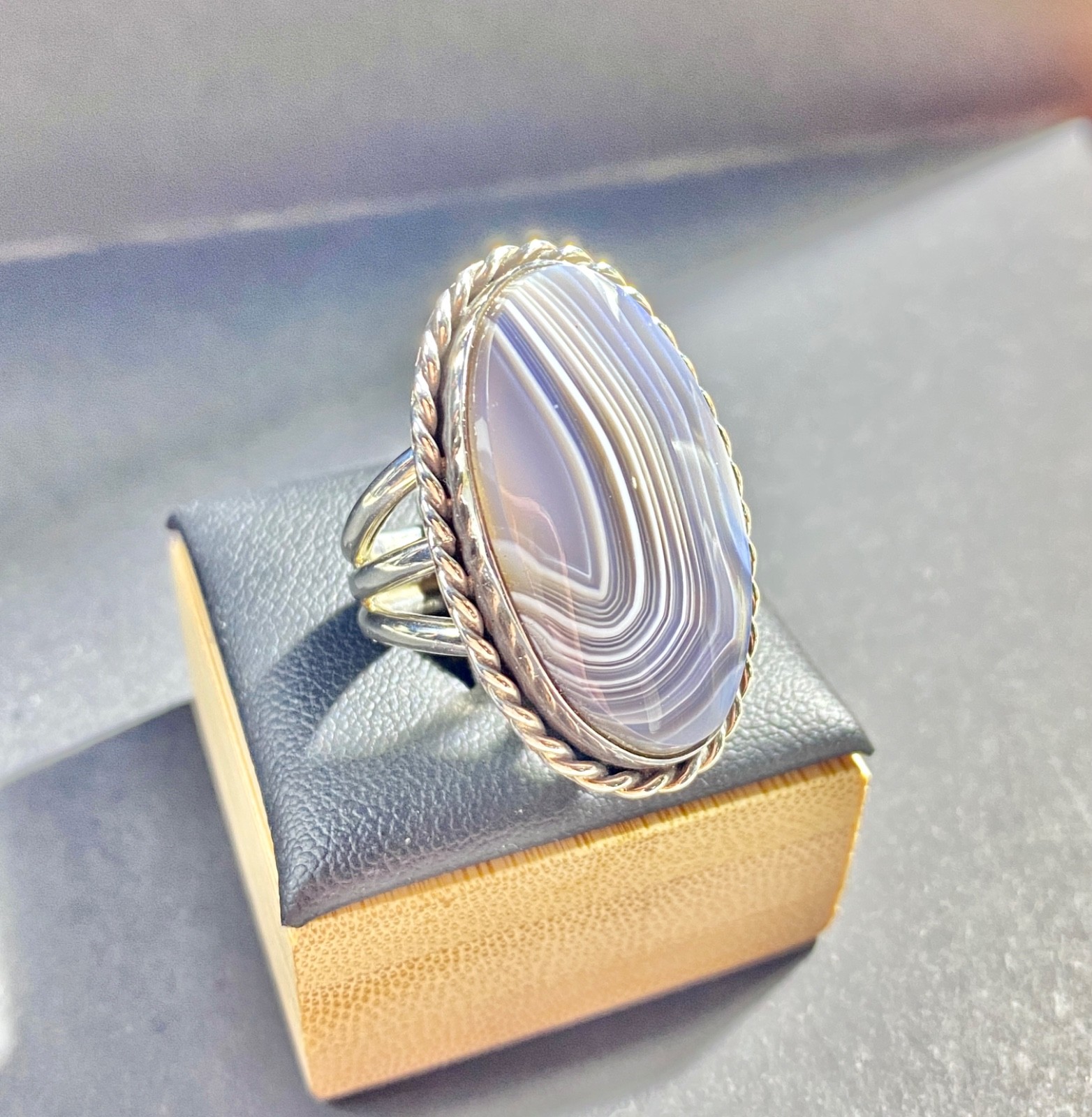 Vintage Sterling 19×27 mm Gray Blue and White Banded Agate Ring Size 7 3/4