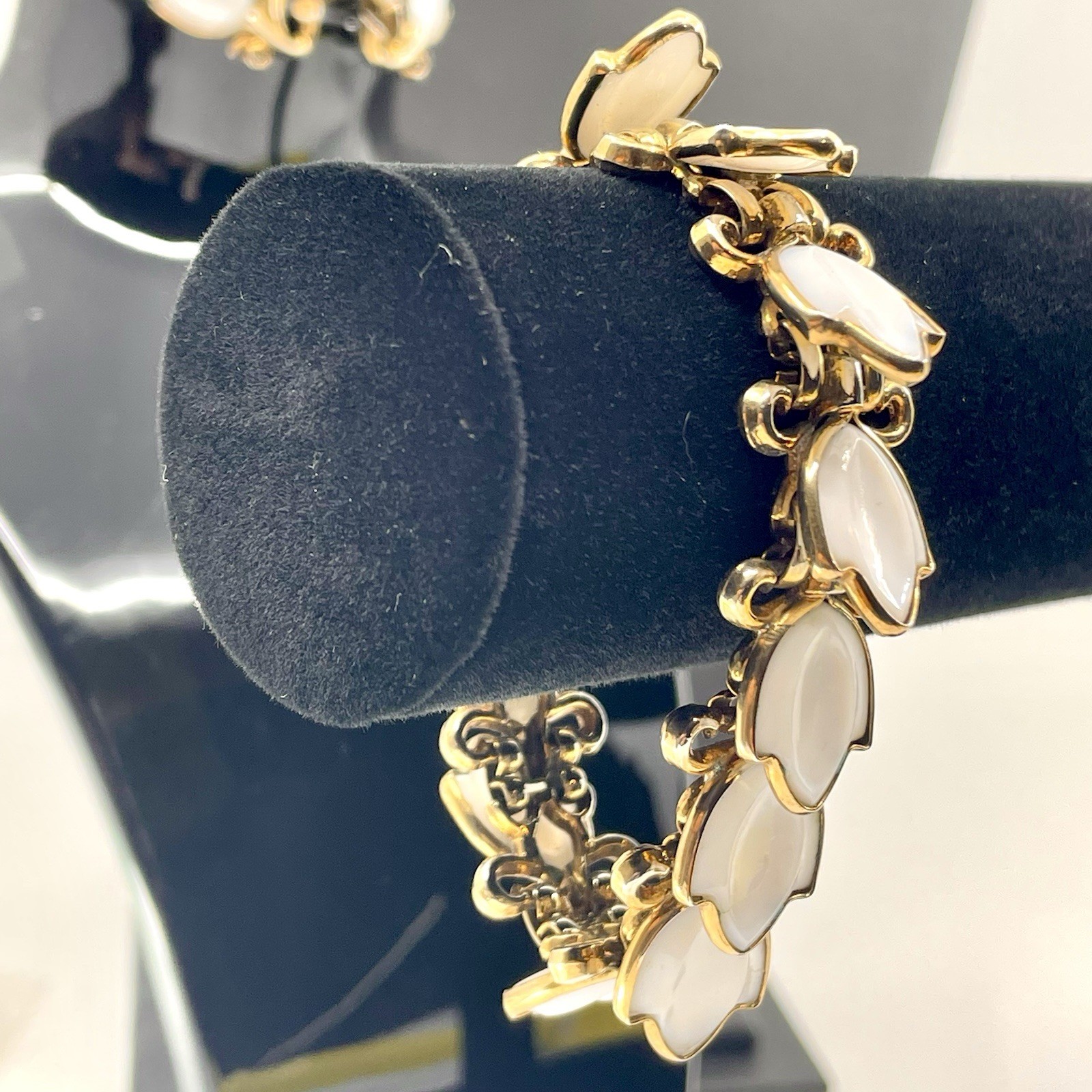 Vintage Crown Trifari Pat Pend Milk Glass Floral Bracelet Clip On Earrings Set