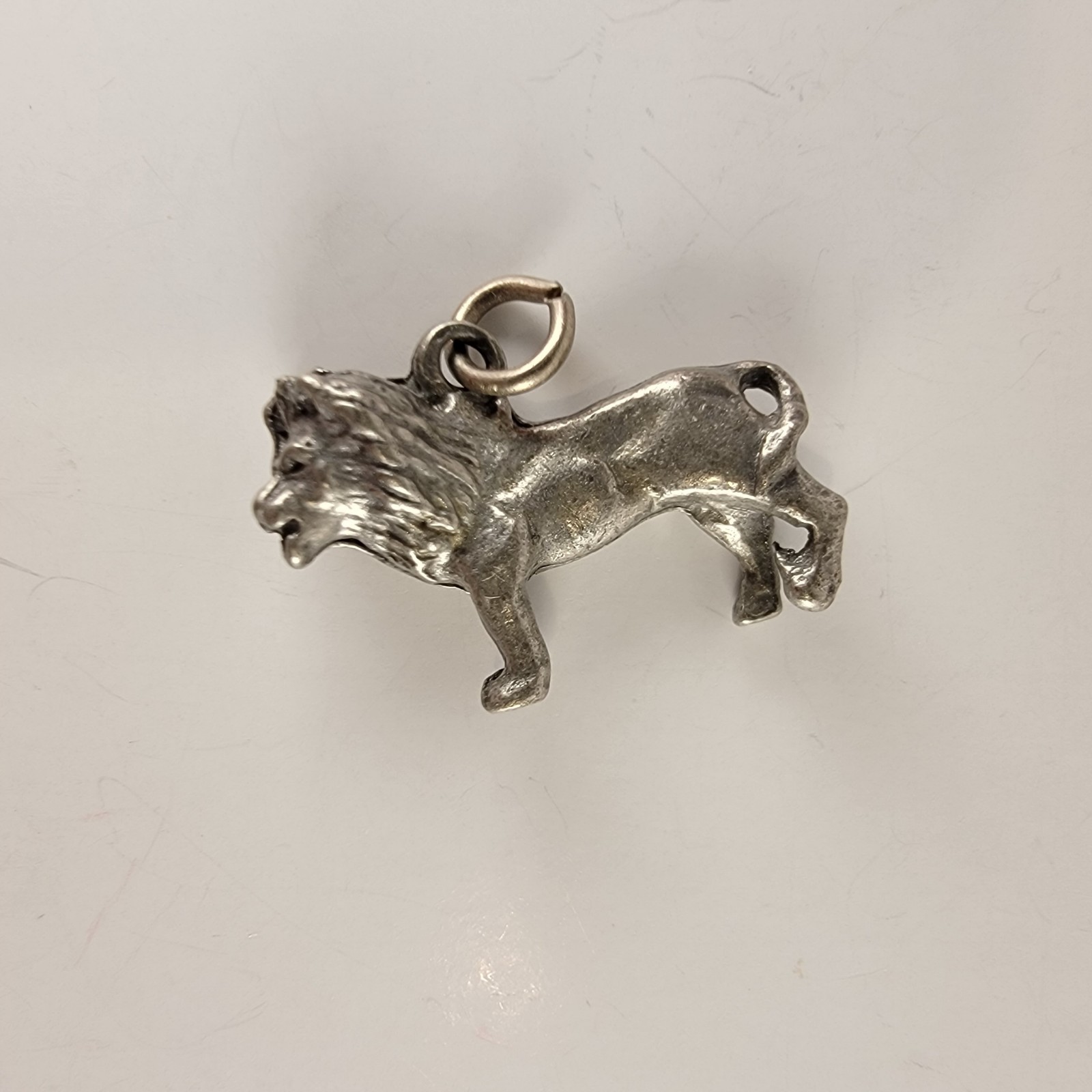 VINTAGE STERLING LION CHARM PENDANT LION COUNTRY SAFARI SOUVENIR