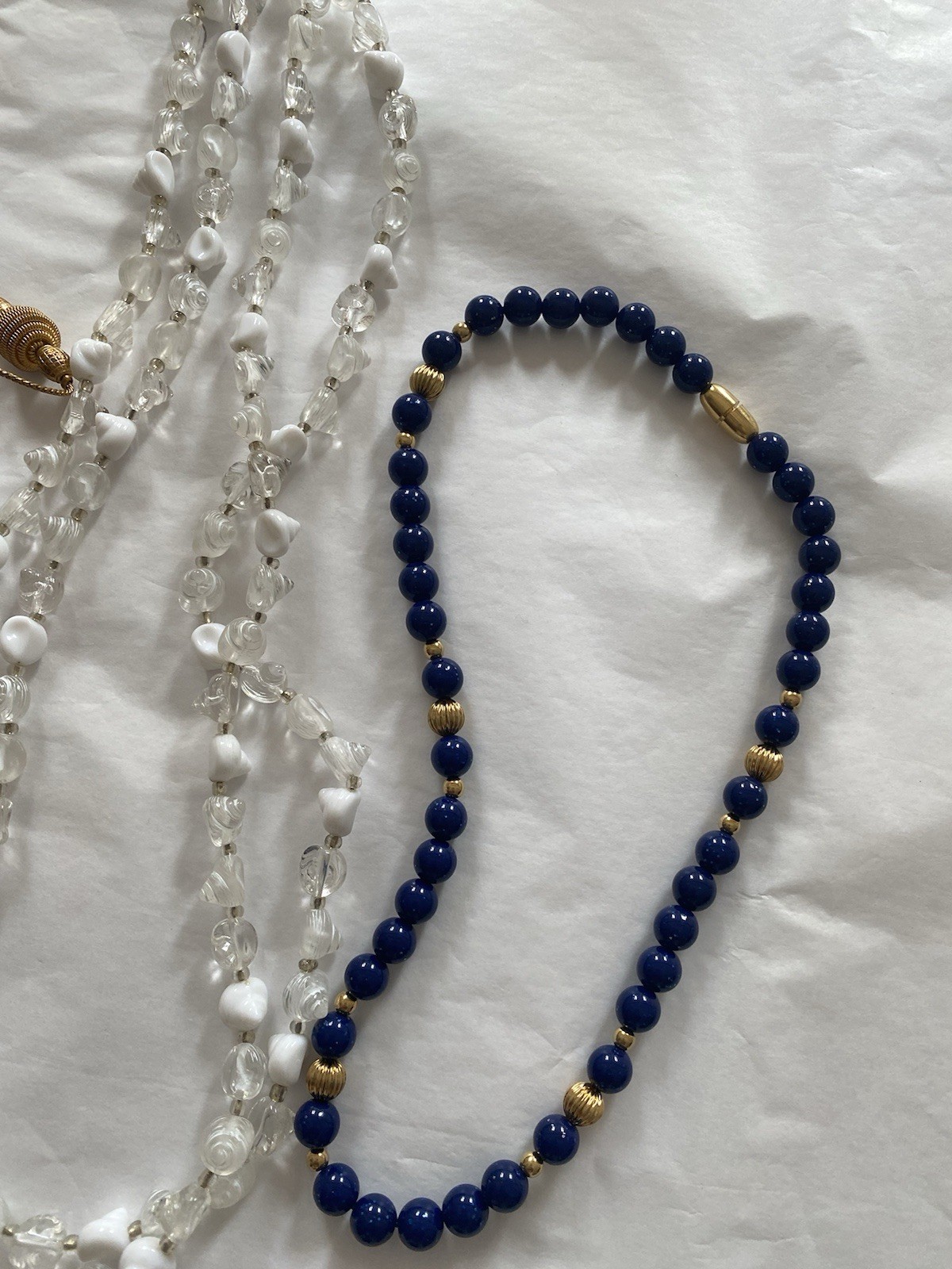 4 Necklaces Vintage Jewelry Lot K3 Blue White Black Beads Gold-tone