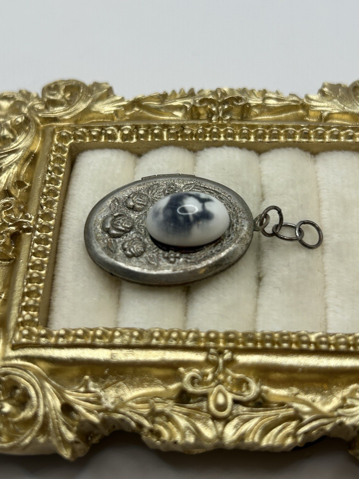 Vintage Silvertone Mona Lisa Cameo Locket Pendant Art Portrait Estate Jewelry