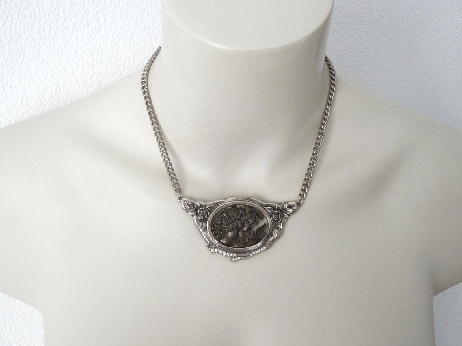 Art Nouveau Necklace Relief Medallion 37.9 G/Length 40.5-45 Cm