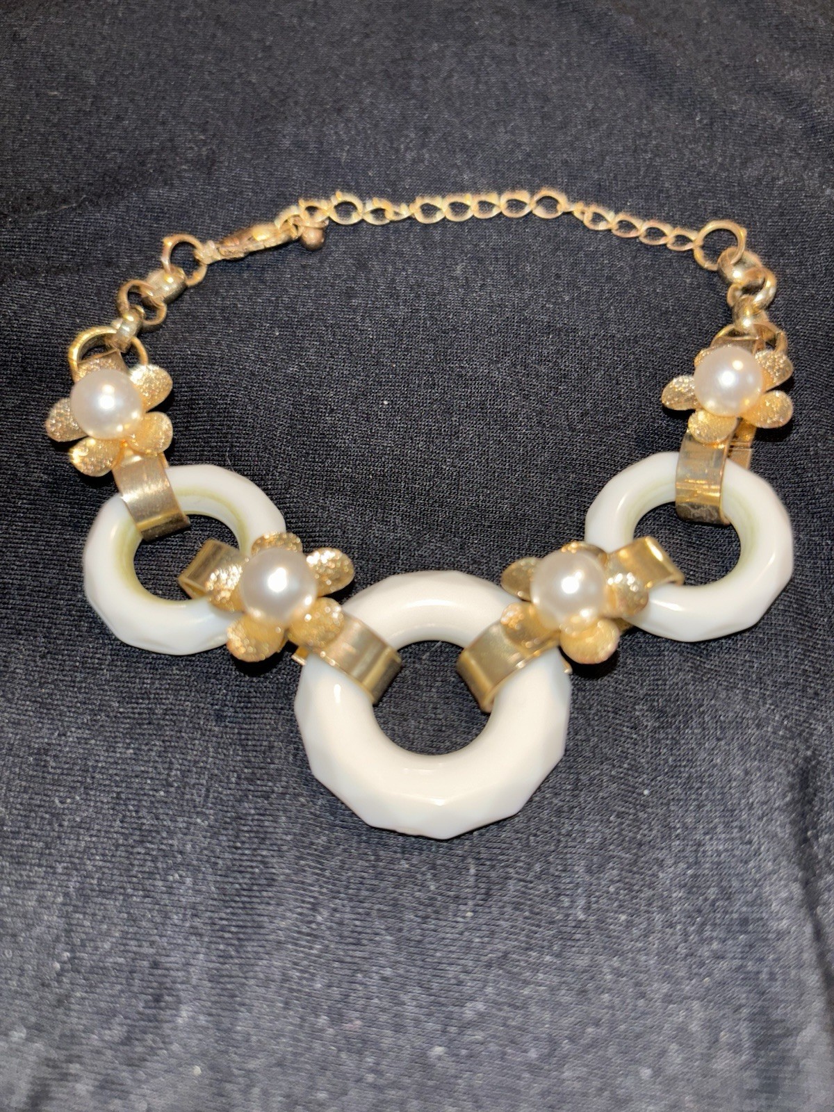 1990’s Vintage White Golden Flowers Bracelet Lobster Claw Faux Pearl Jewelry