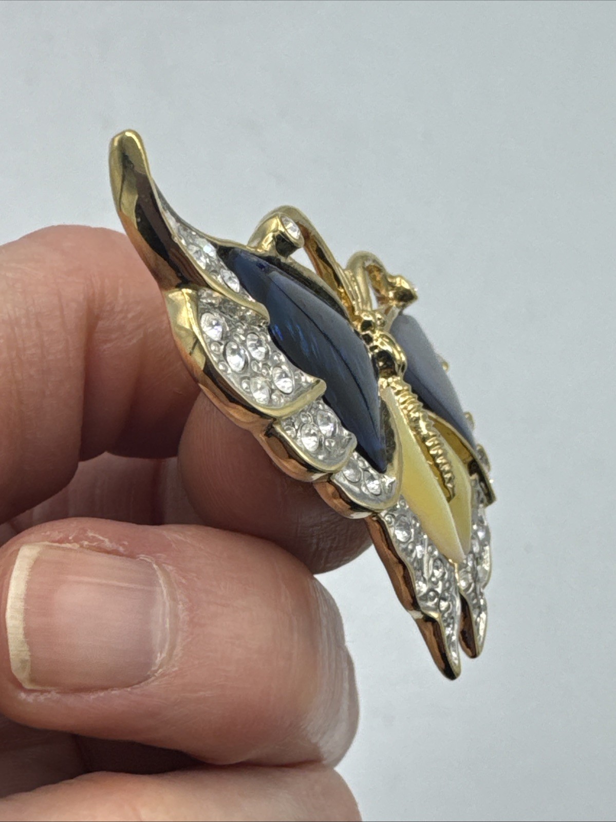 Vtg Butler Fifth Ave Gold Tone Mother of Pearl Teal Cased Paua Abalone Brooch