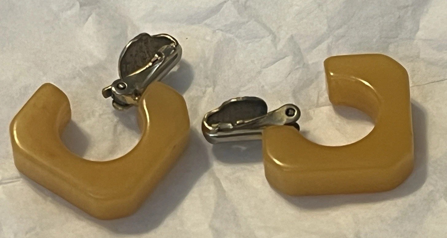 VTG Estate Butterscotch Bakelite Earrings Clip-On 1/2”x1/2cm Modern Minimalist