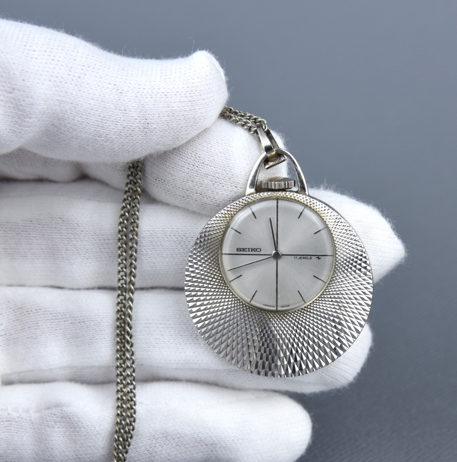 Vintage Seiko 17 Jewels Pendant Watch Manual-Wind Silver Tone Japan 1973 ’70s