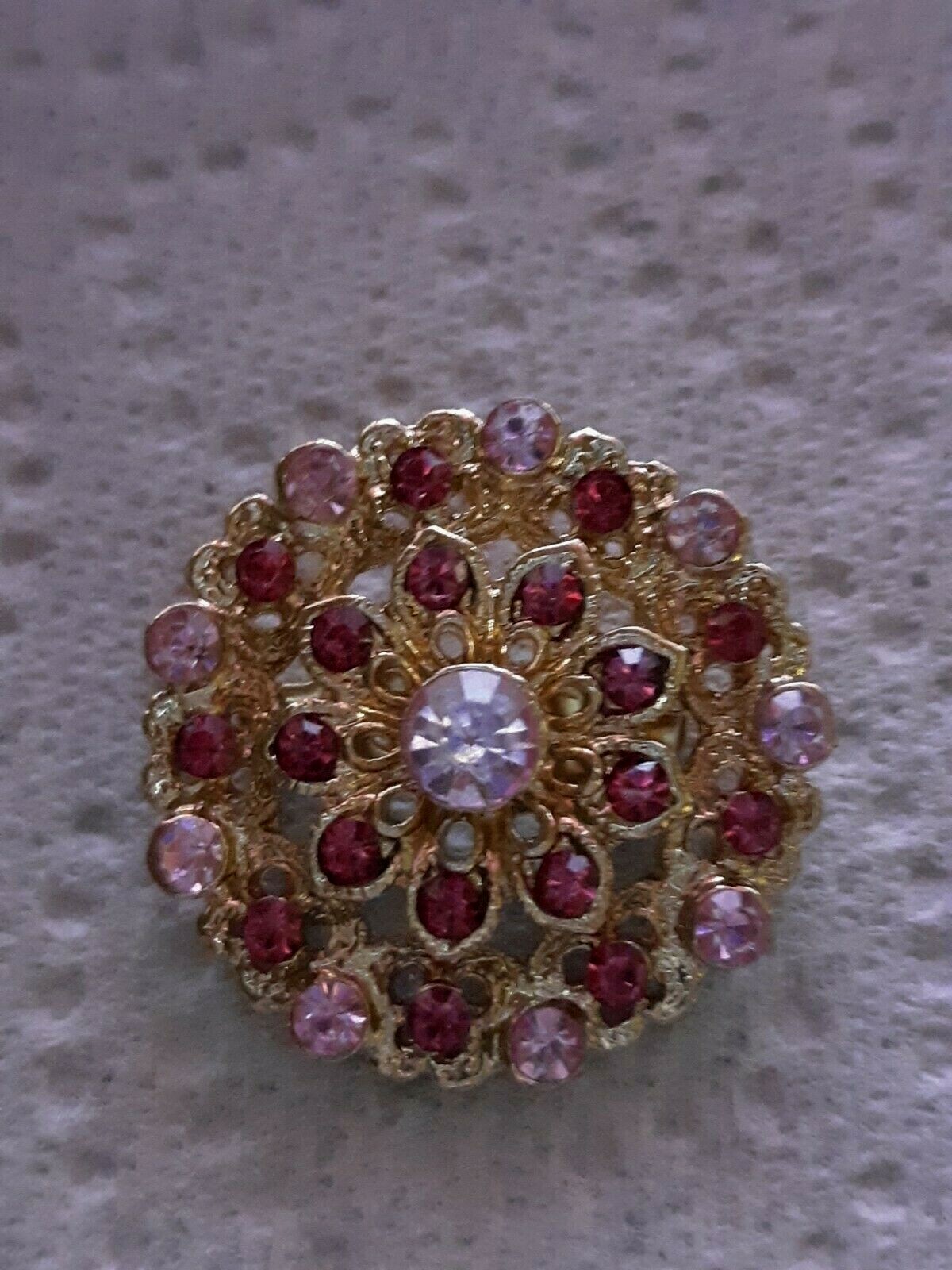 Vintage! Gold Tone Scalloped Open Cut Round Pinks/Purples Rhinestones Brooch Pin