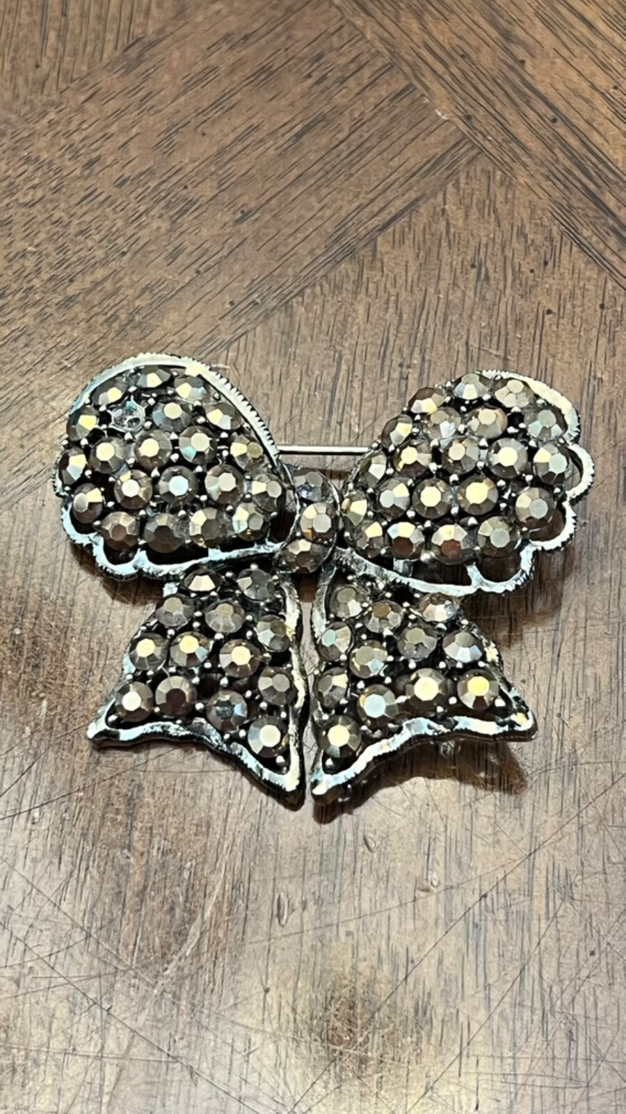 Vintage Weiss Bronze Rhinestone Ribbon Bow Brooch Gold Tone Signed Nice!