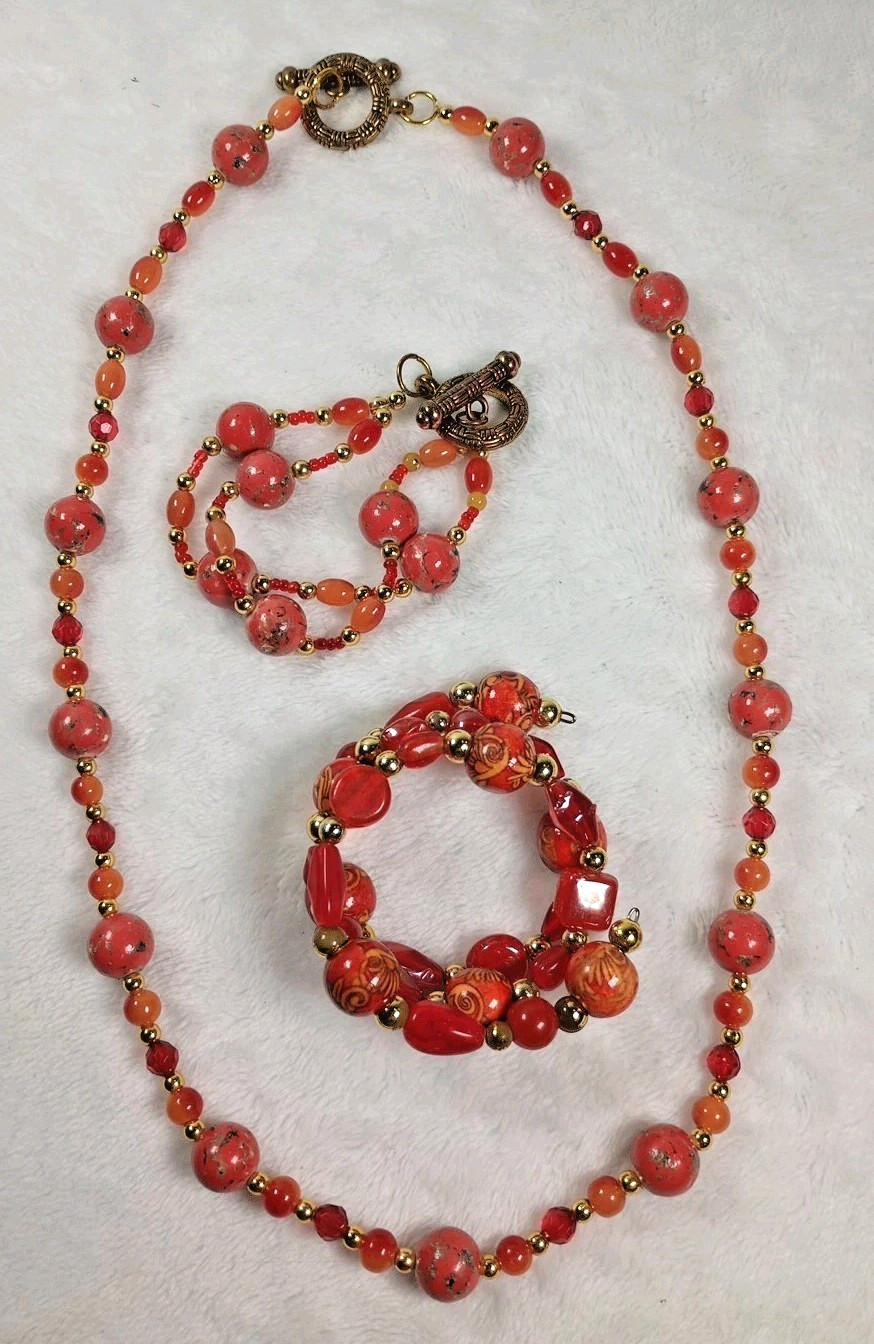Vintage Coral Orange Red Beaded Necklace Bracelet Set 3 pc Gold Tone Toggle
