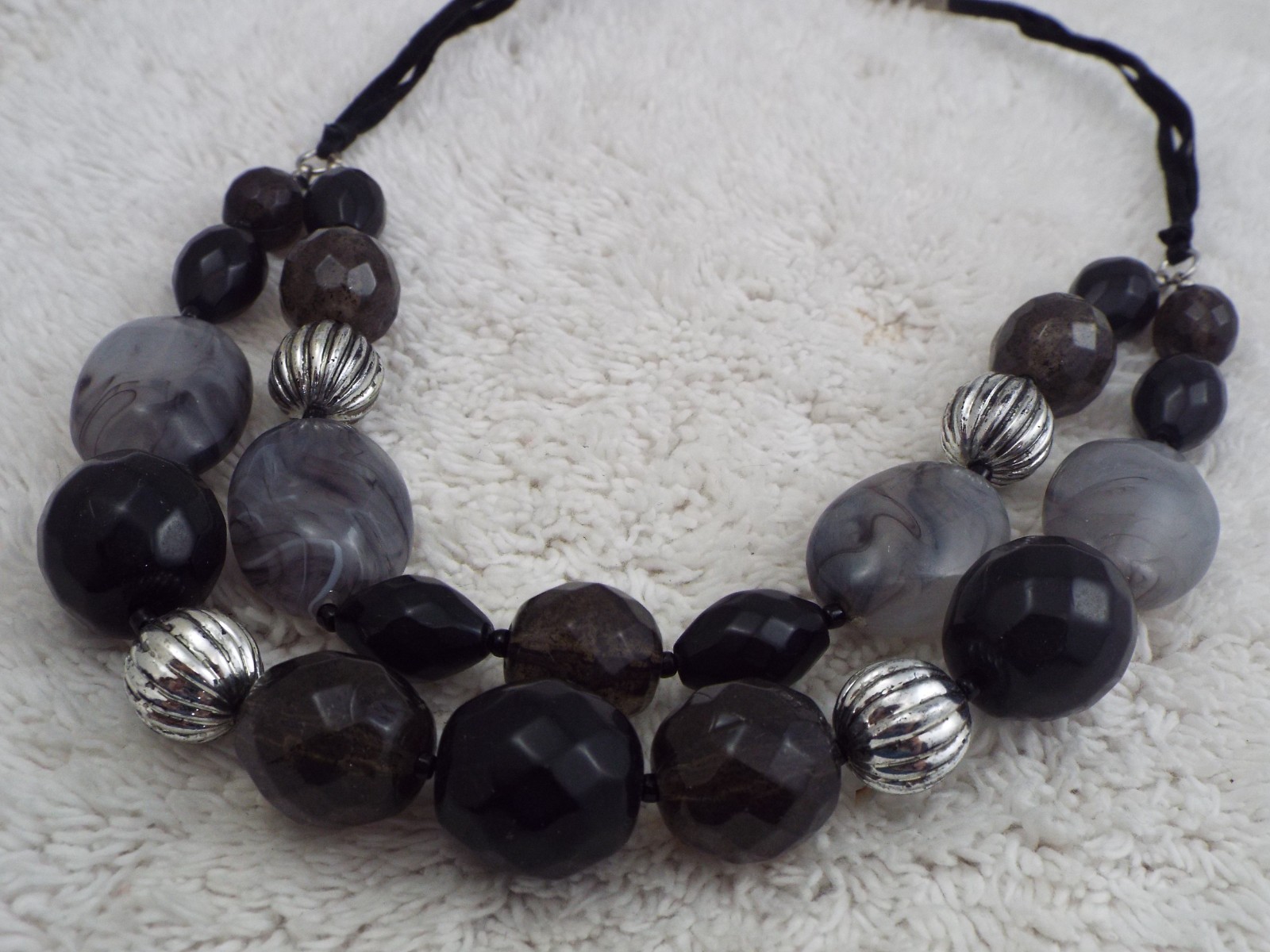 Black Gray Silvertone Bead Scoop Necklace (J47)