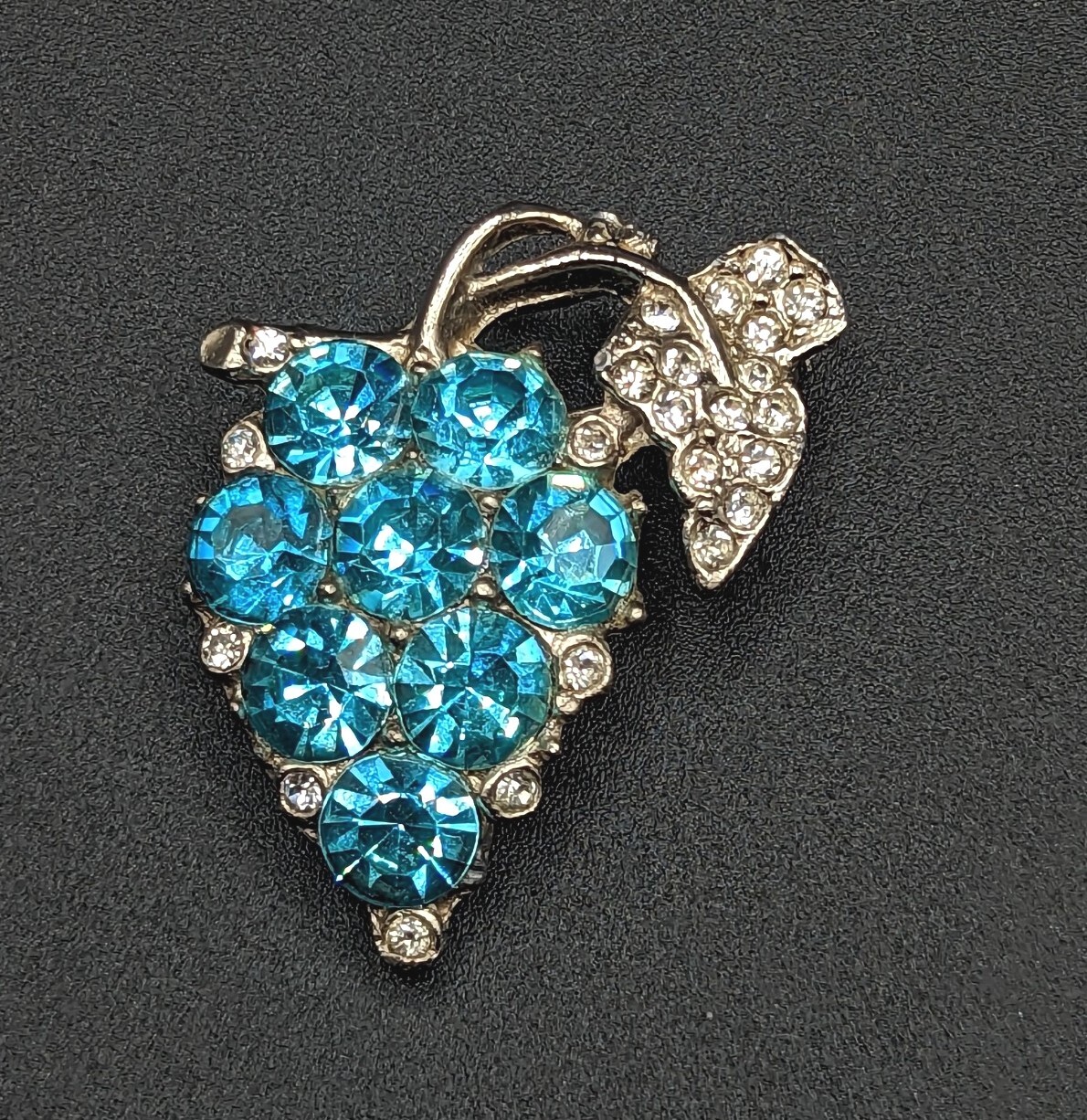 Vintage Aqua Blue Rhinestone Silver Tone Pot Metal Grapes Fruit Brooch Pin