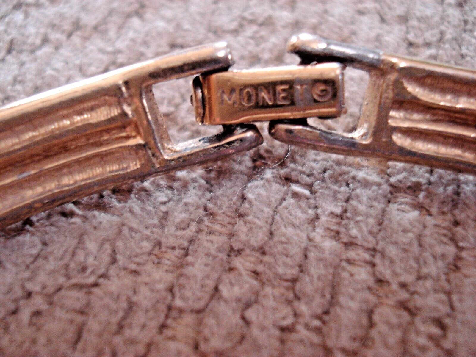 Rare Monet Gold Plated Elongated Shell detail Linked Choker Necklace