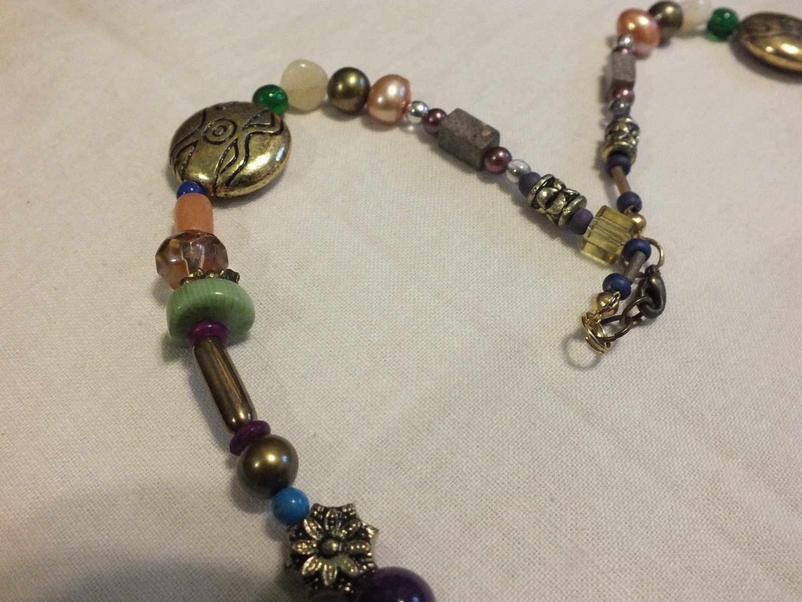 Beautiful Necklace Gold Tone Coloful Beads Purple Green Peach etc 18″ Long NICE
