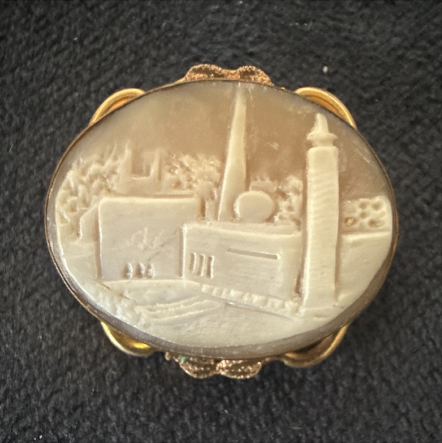 Cameo Oval Brooch Gold Tone Beige Shell Buildings Monuments Architectural Scene