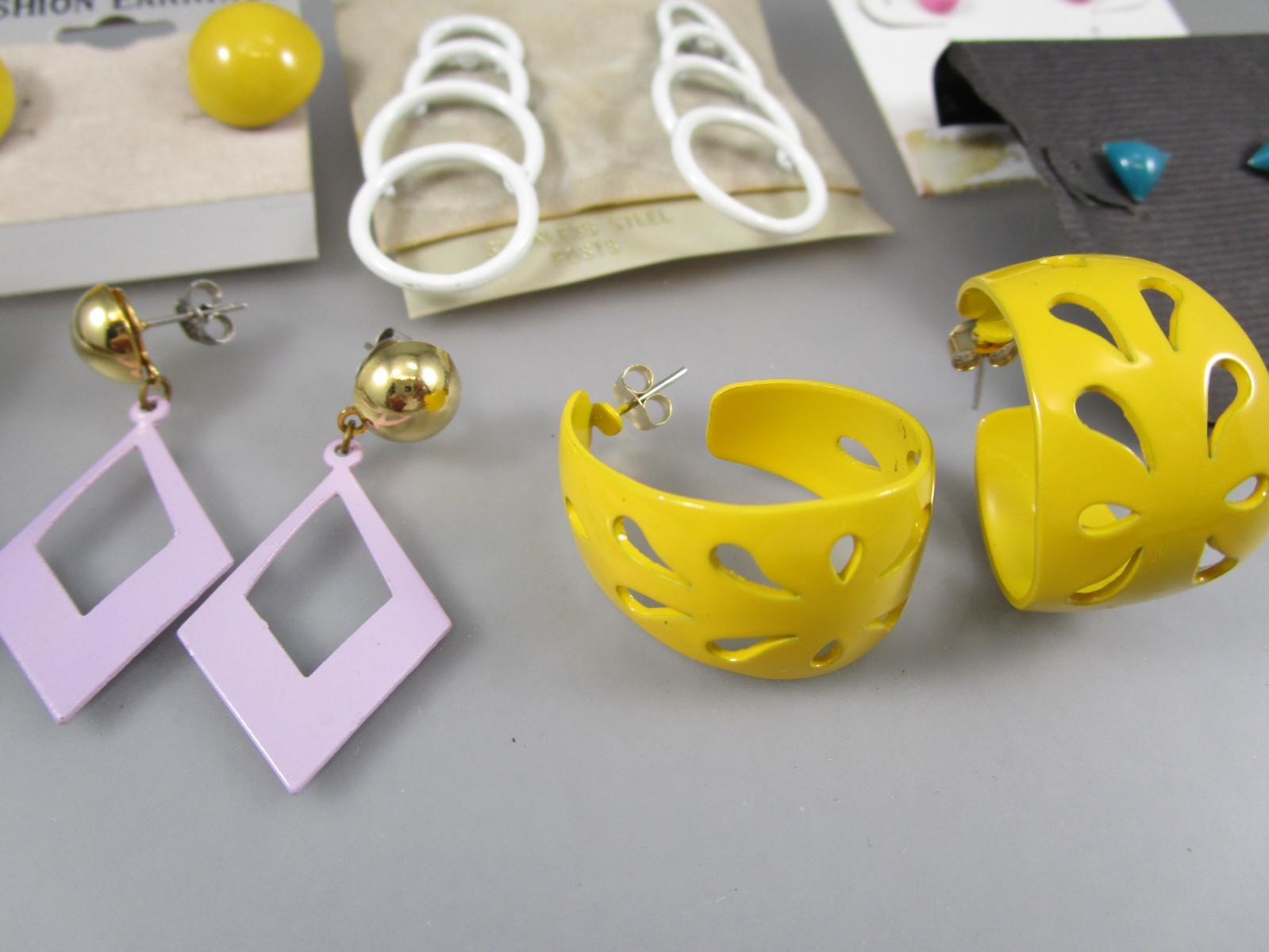 Vtg Mod Retro Varying Colors & Multi Styles LOT of 7 Post Pierced Earrings 151W