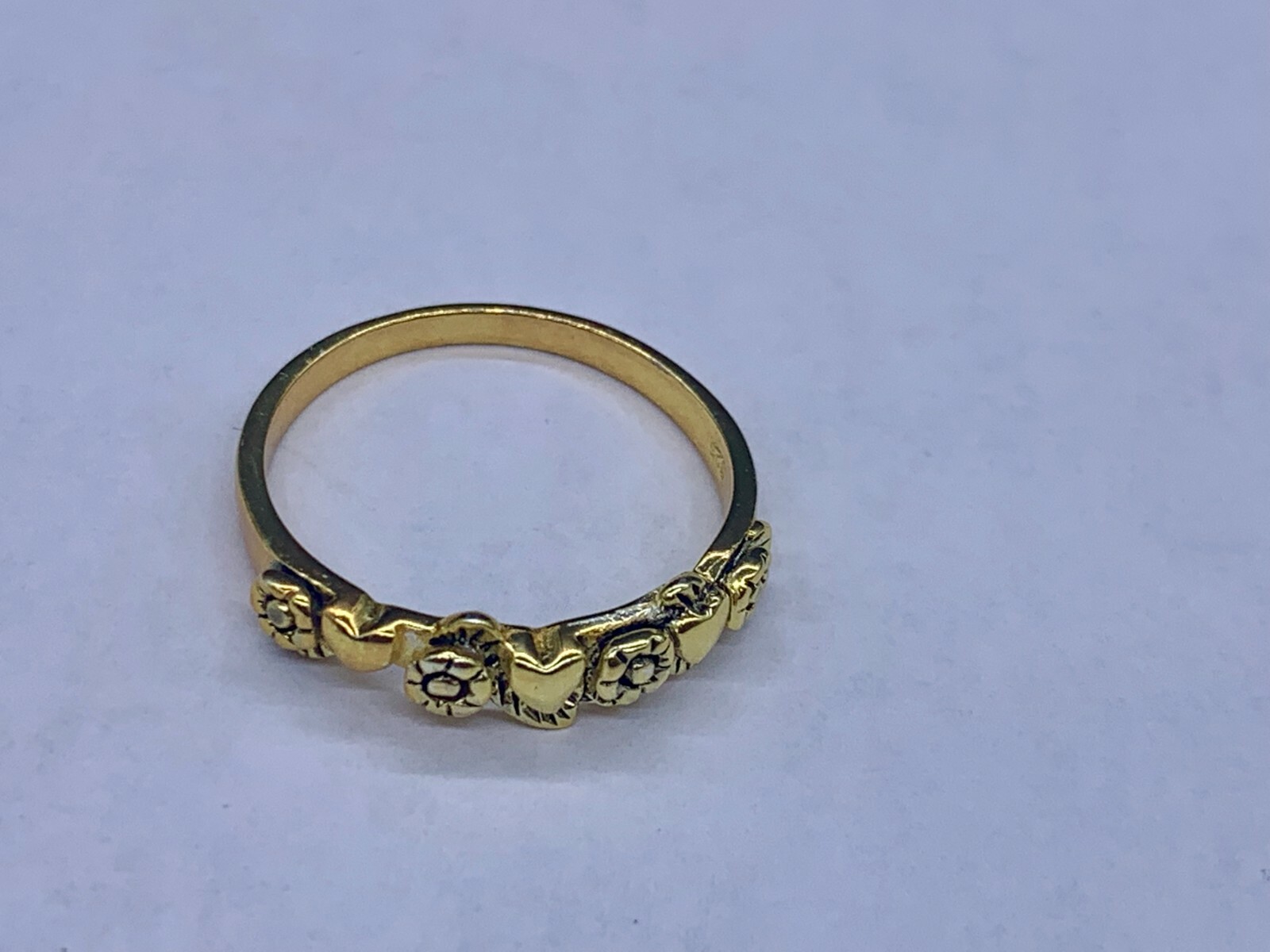 VINTAGE STERLING SILVER GOLD PLATED HEARTS FLOWERS BAND ELEGANT RING SIZE 8