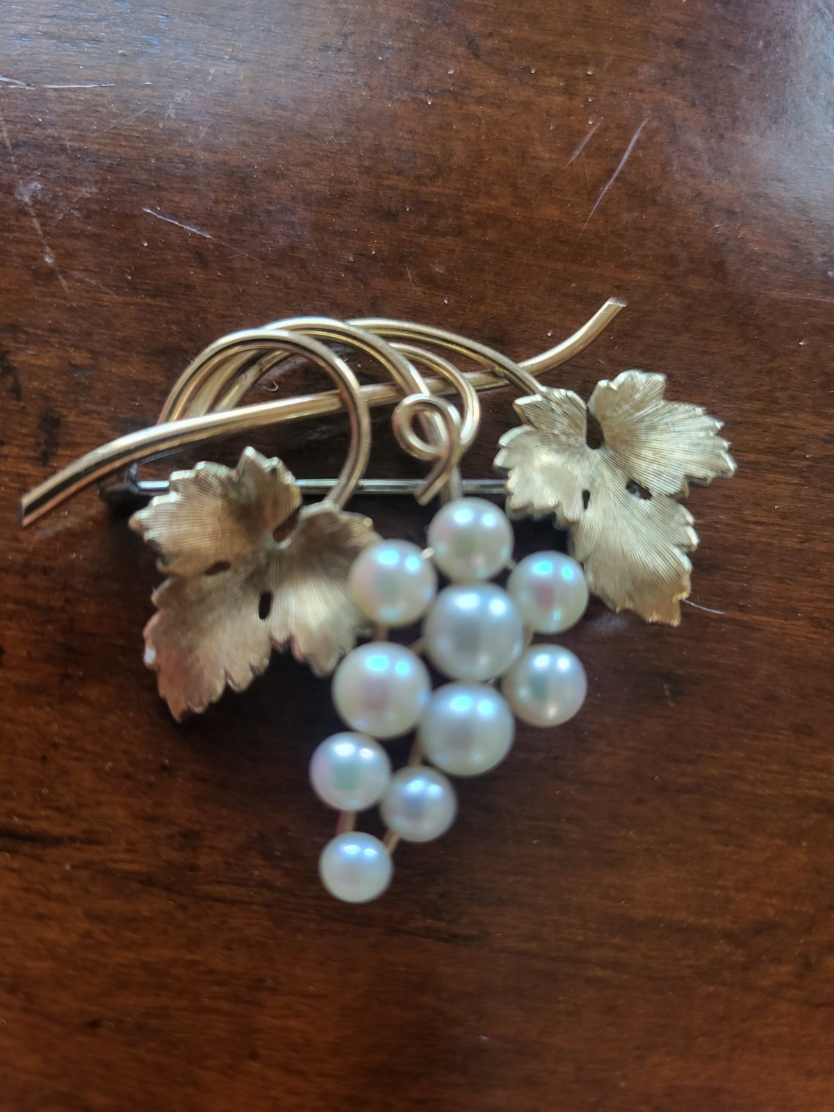 LOVELY KREMENTZ YELLOW GOLD FILLED CULTURED PEARL GRAPE CLUSTER BROOCH PIN