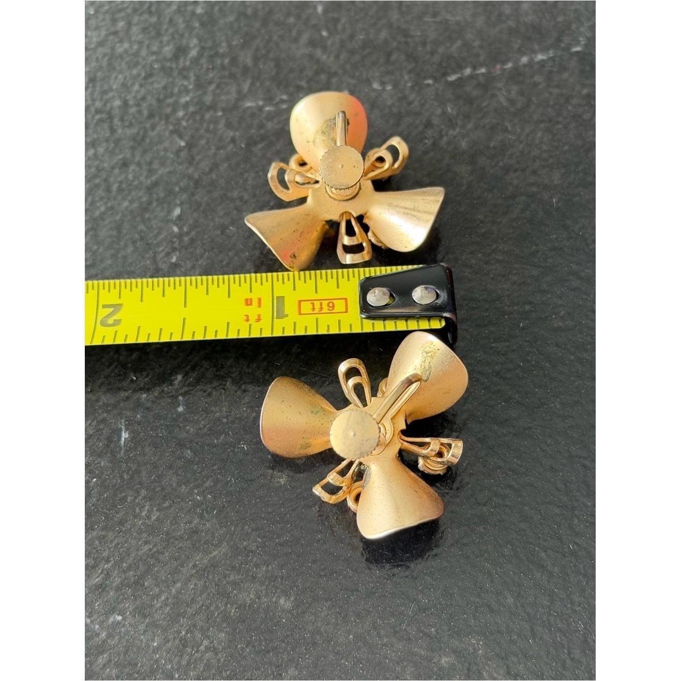 Vintage Floral Spray Bouquet Emerald Green Rhinestone Bouquet Clip On Earrings
