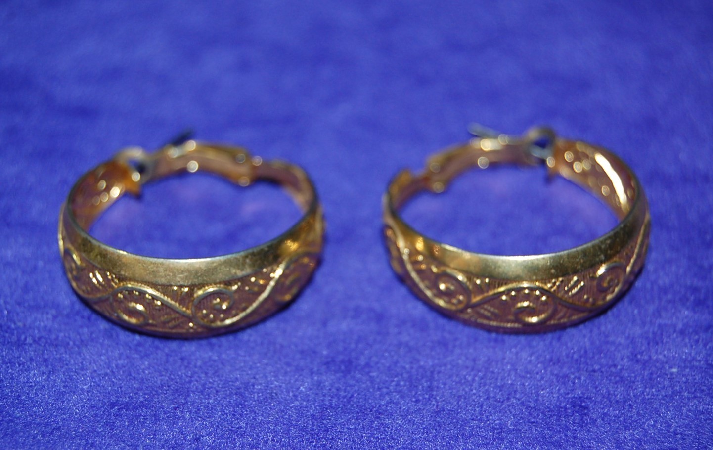 Pair of Vintage Gold Tone Stud Earrings about 1-1/8″ in Diameter – My Lot #17D