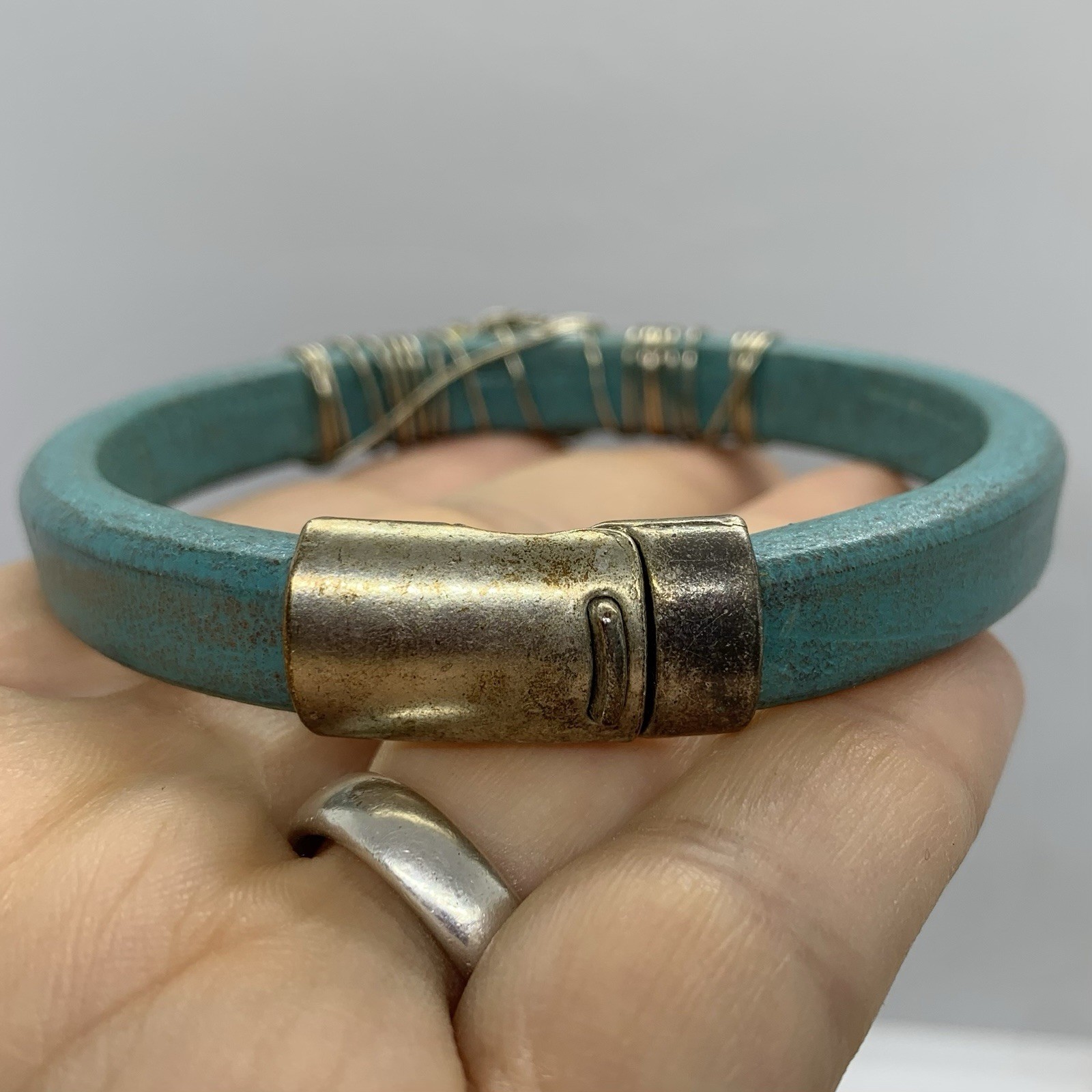 Vtg Turquoise Leather Rhinestone Bangle Cuff Bracelet Size 7.5” Southwestern