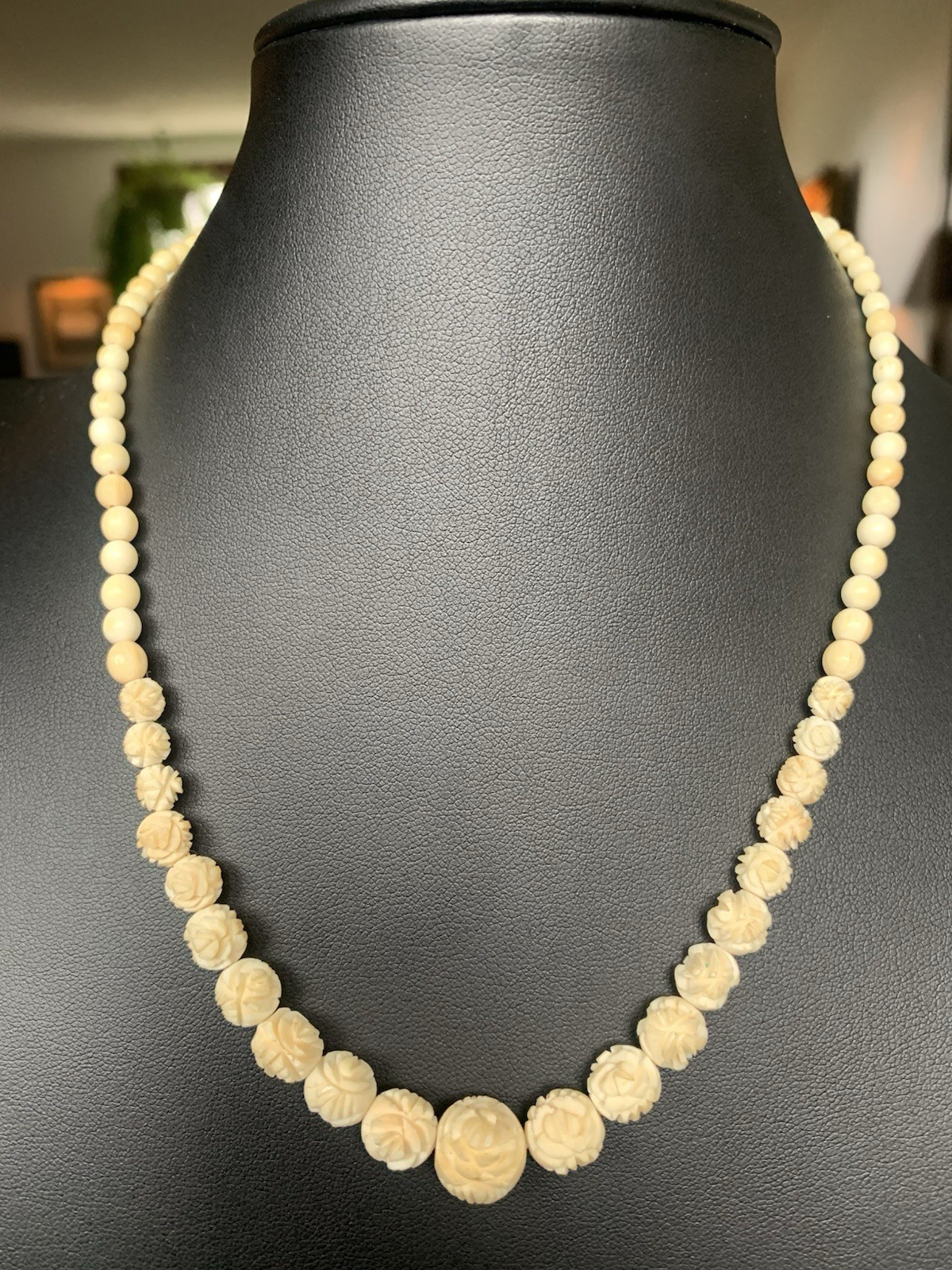 Vintage Hand Carved Rose Necklace – Graduated Floral Beads 1930s–1950s 18”