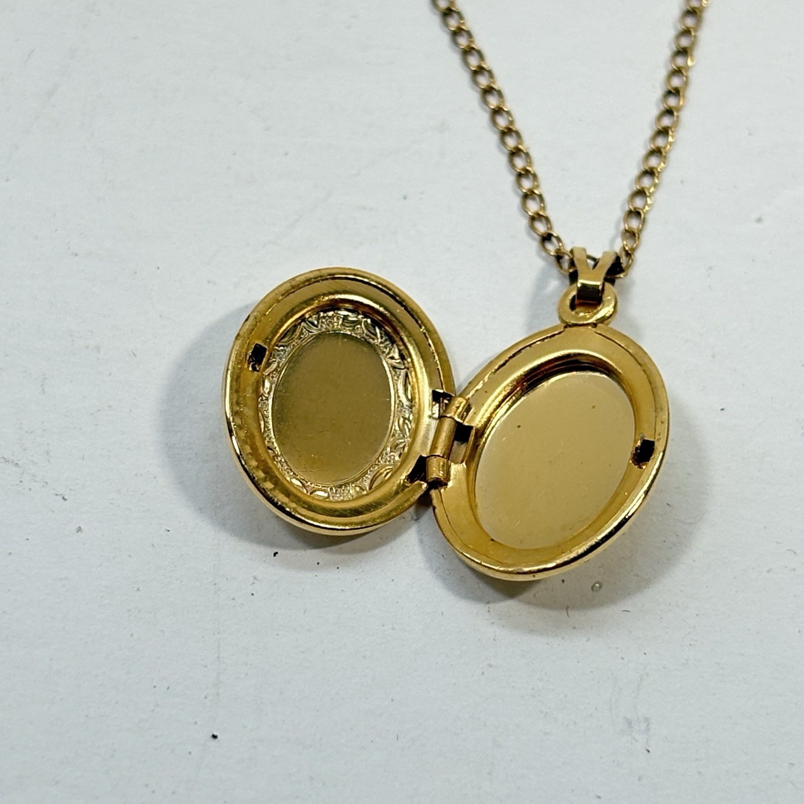 Vintage Gold Locket Pendant necklace Letter J 12k GF Gold Filled Chain 18″