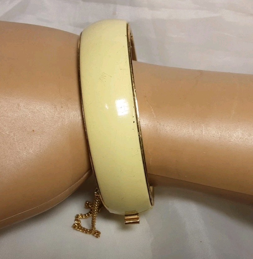 Bracelet Gold Tone Yellow Enamel Hinged Clasp With Safety Chain Oval Bangle Cuff