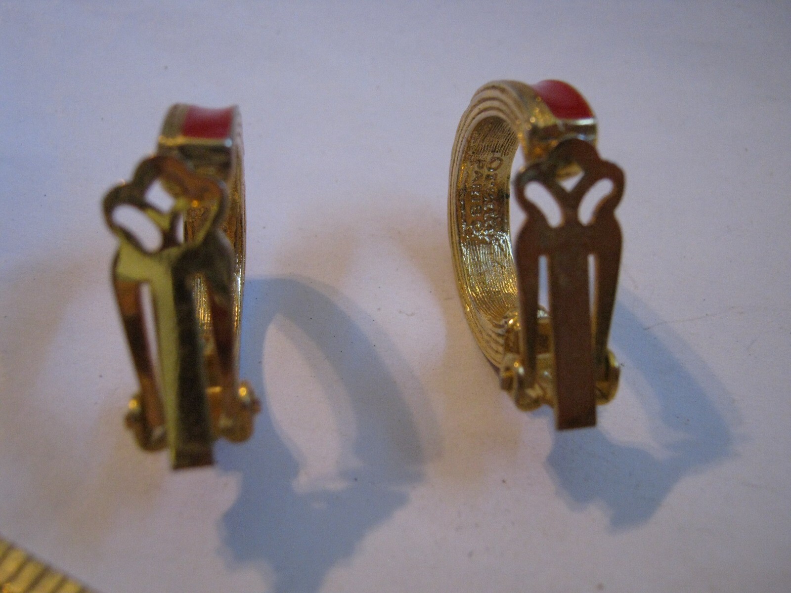 ORENA Paris (1977-2005) Golden Hoops w/ Red Enamel Panels 1″ Clip-On Earrings