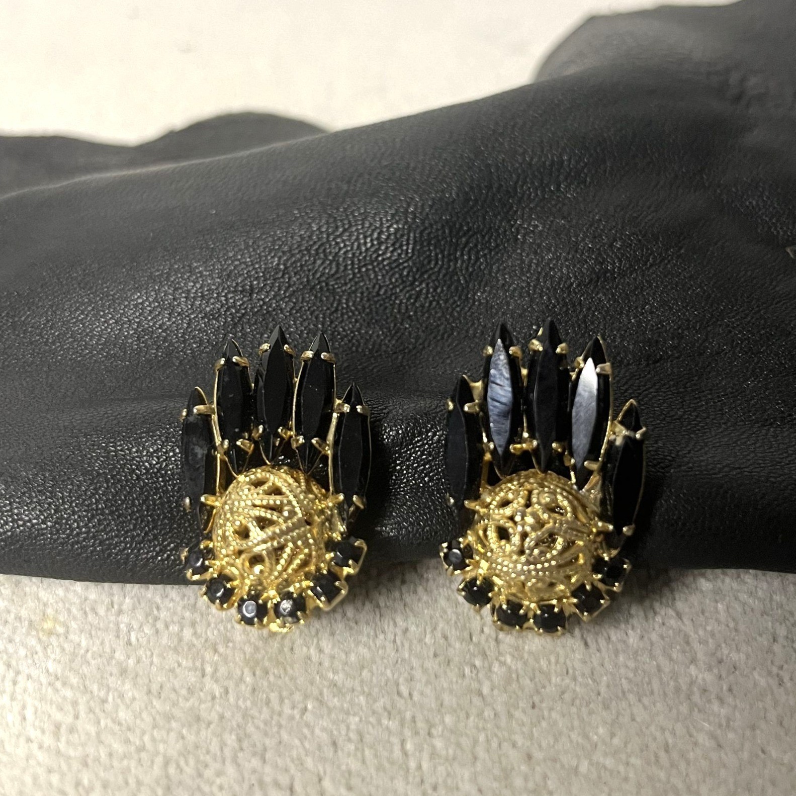 Vintage Juliana DeLizza and Elster Jet Black Gold Filigree Ball Navette Clip On