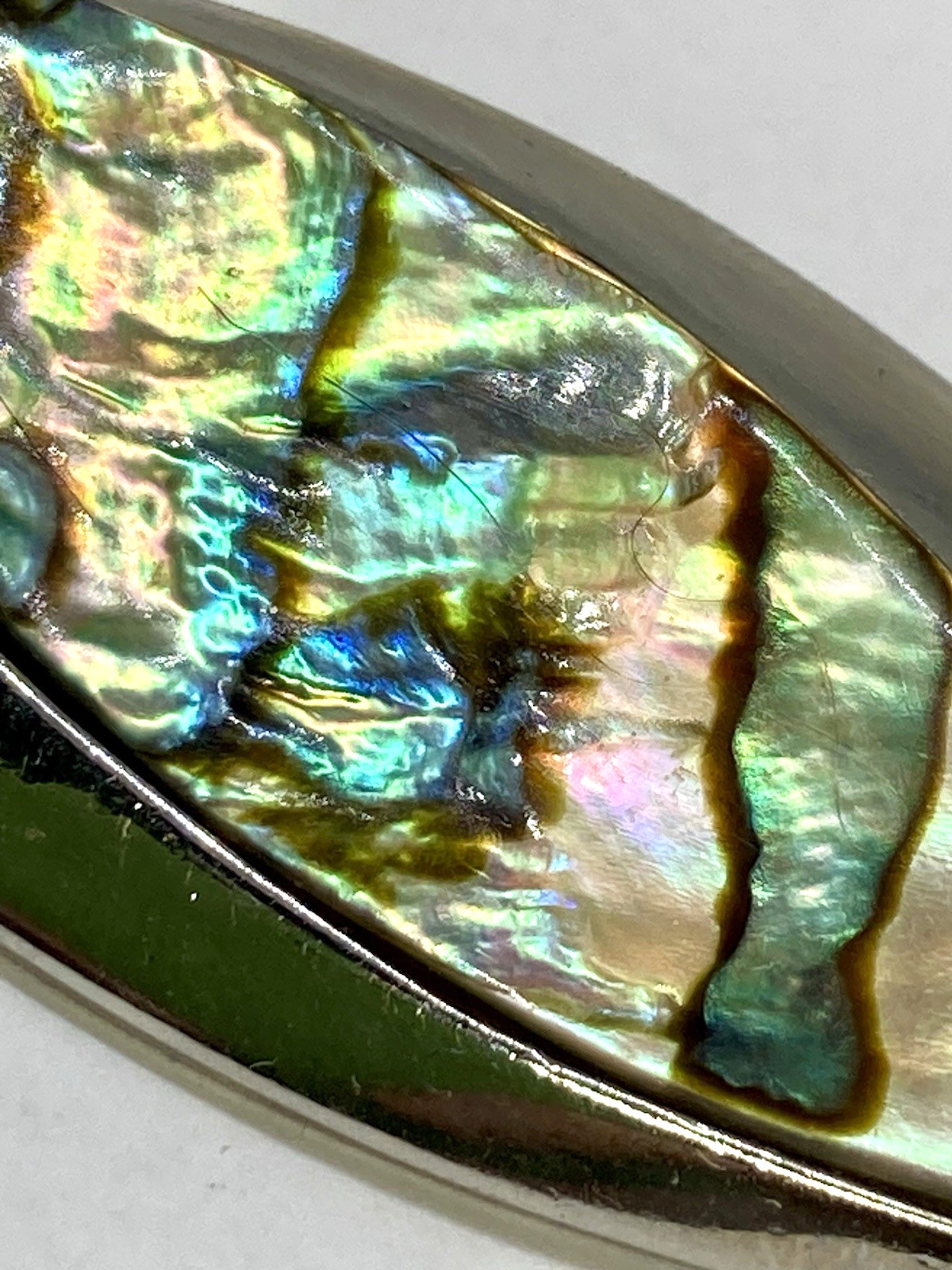 Vintage Signed EXQUISITE brand Abalone Paua Shell Silver Tone Brooch Pin 2.5″