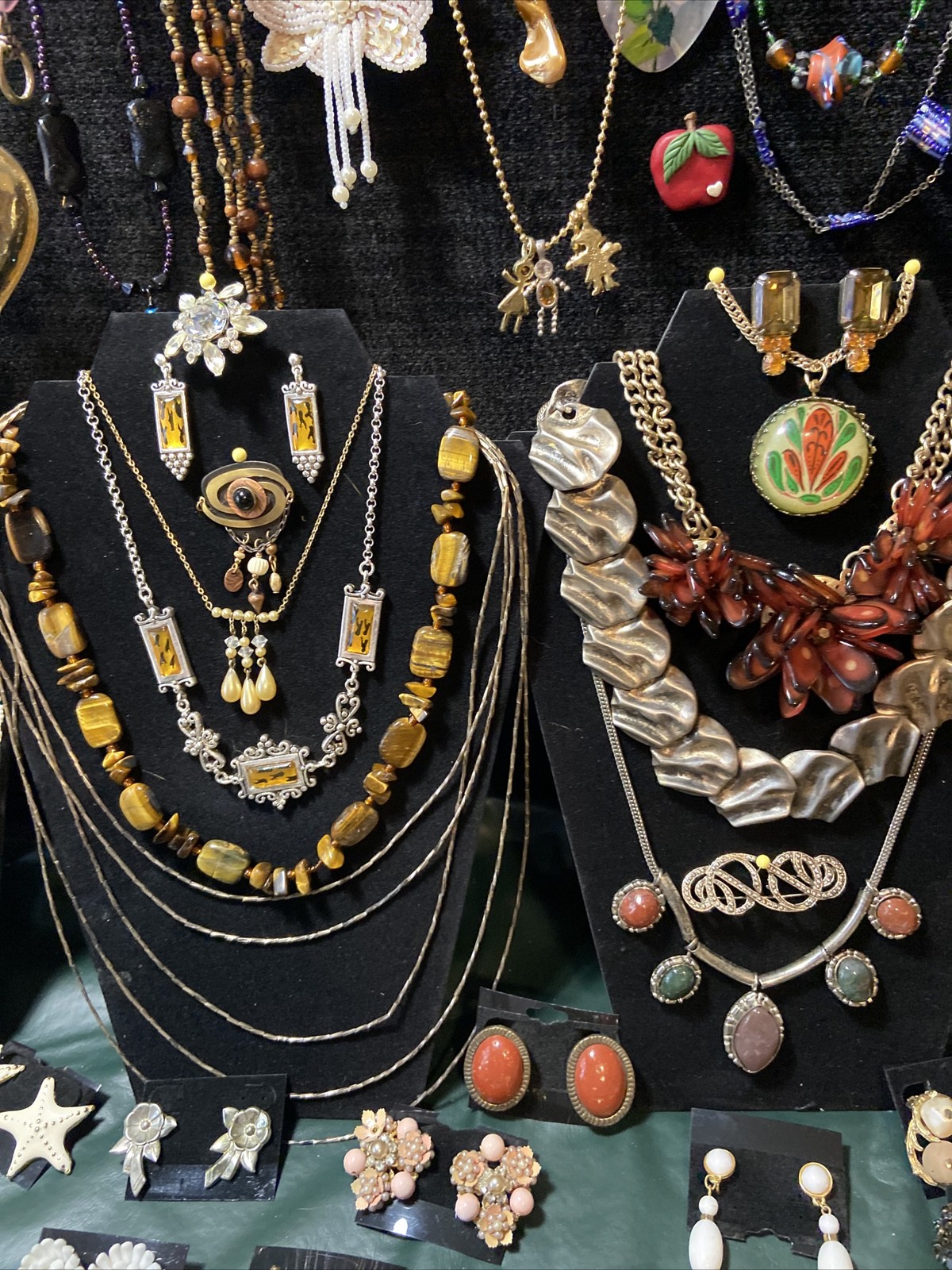 Fabulous 443 Piece Lot Of Vintage + Modern Fashion Costume Jewelry Nice Pieces