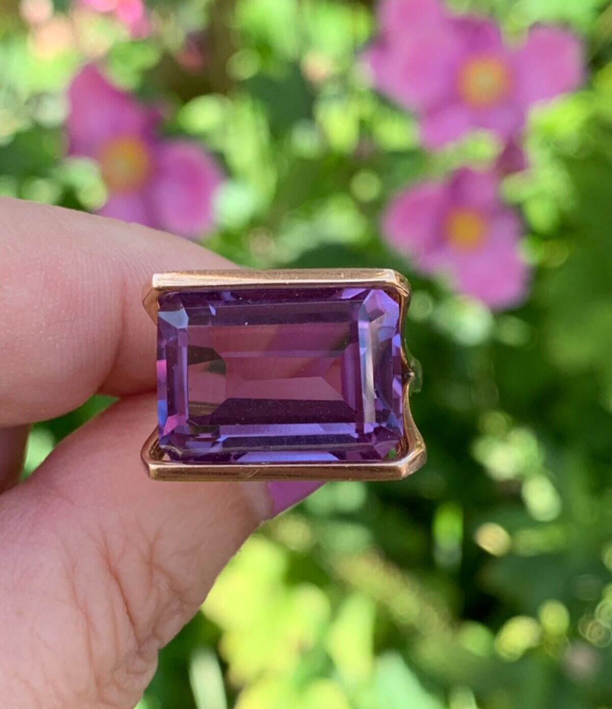 VINTAGE 14K GOLD HUGE EAST WEST TENSION SET PURPLE COLOR CHANGE SAPPHIRE RING