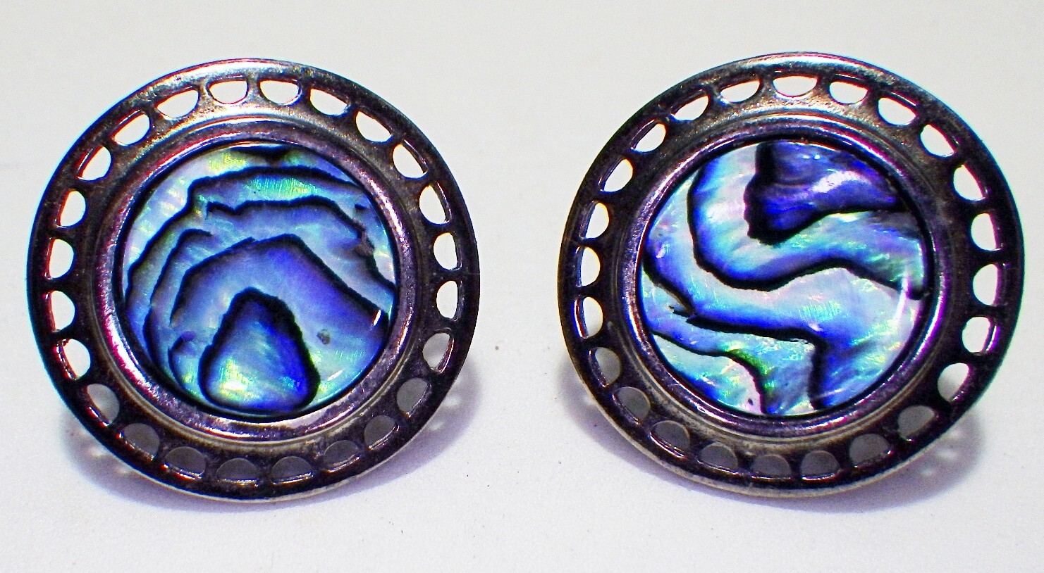 Vtg Signed BEATSON Bee/ATAAHUA New Zealand Paua Abalone Disk ST Clip Earrings