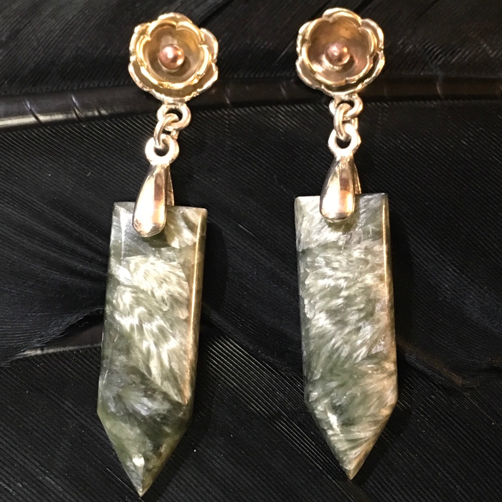 AMAZING ESTATE STERLING SILVER SERAPHINITE VERMEIL FLOWER DETAIL DANGLE EARRINGS