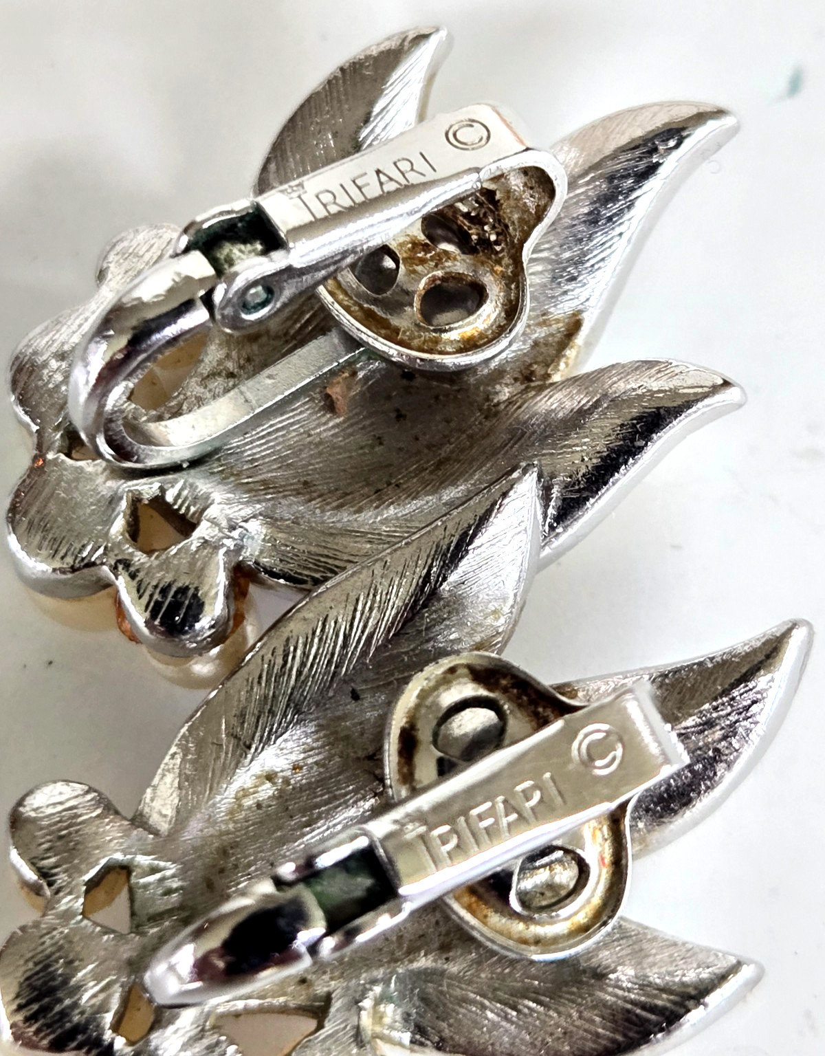 Vintage Trifari Faux Pearl Leaf Design Silver Tone Clip Earrings 1-1/8″