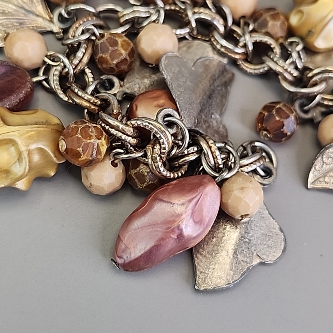 Vintage Charm Bracelet Fall Autumn Brown Bead Gold Tone Leaf Dangles 6.25″